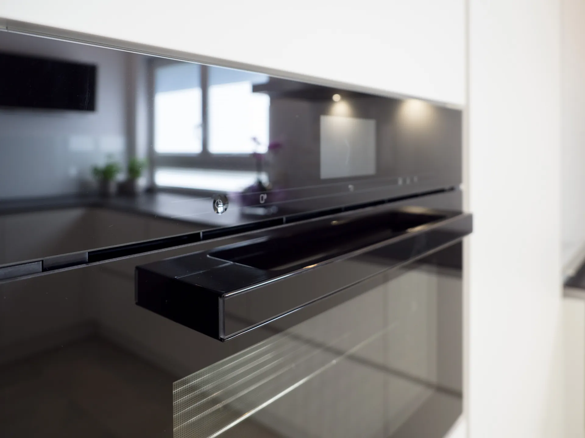 Designküche – Häcker Küche in Weiß Mattlack mit Dekton