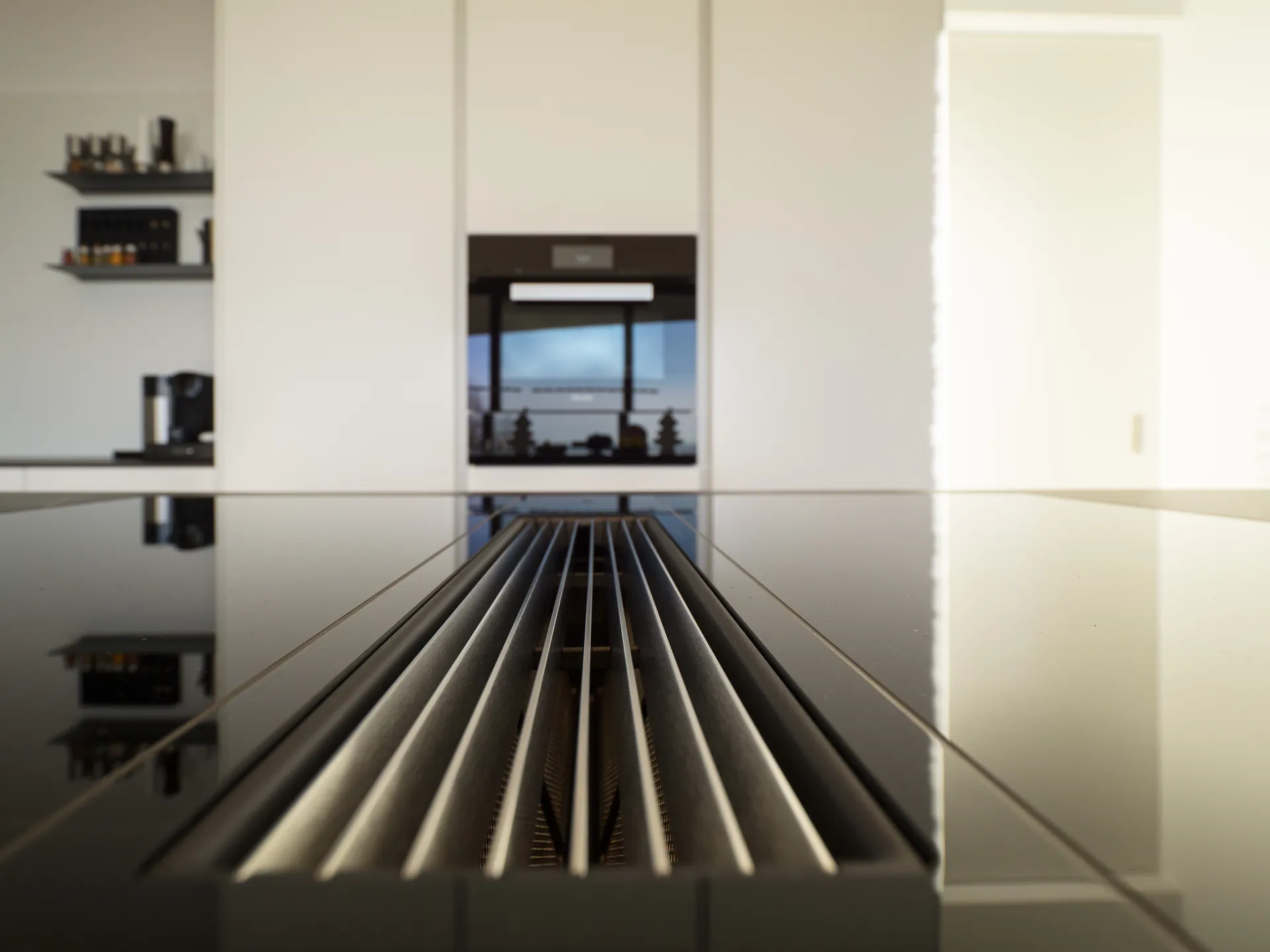 Designküche in Betonoptik – Großzügige Wohnküche mit Backkitchen