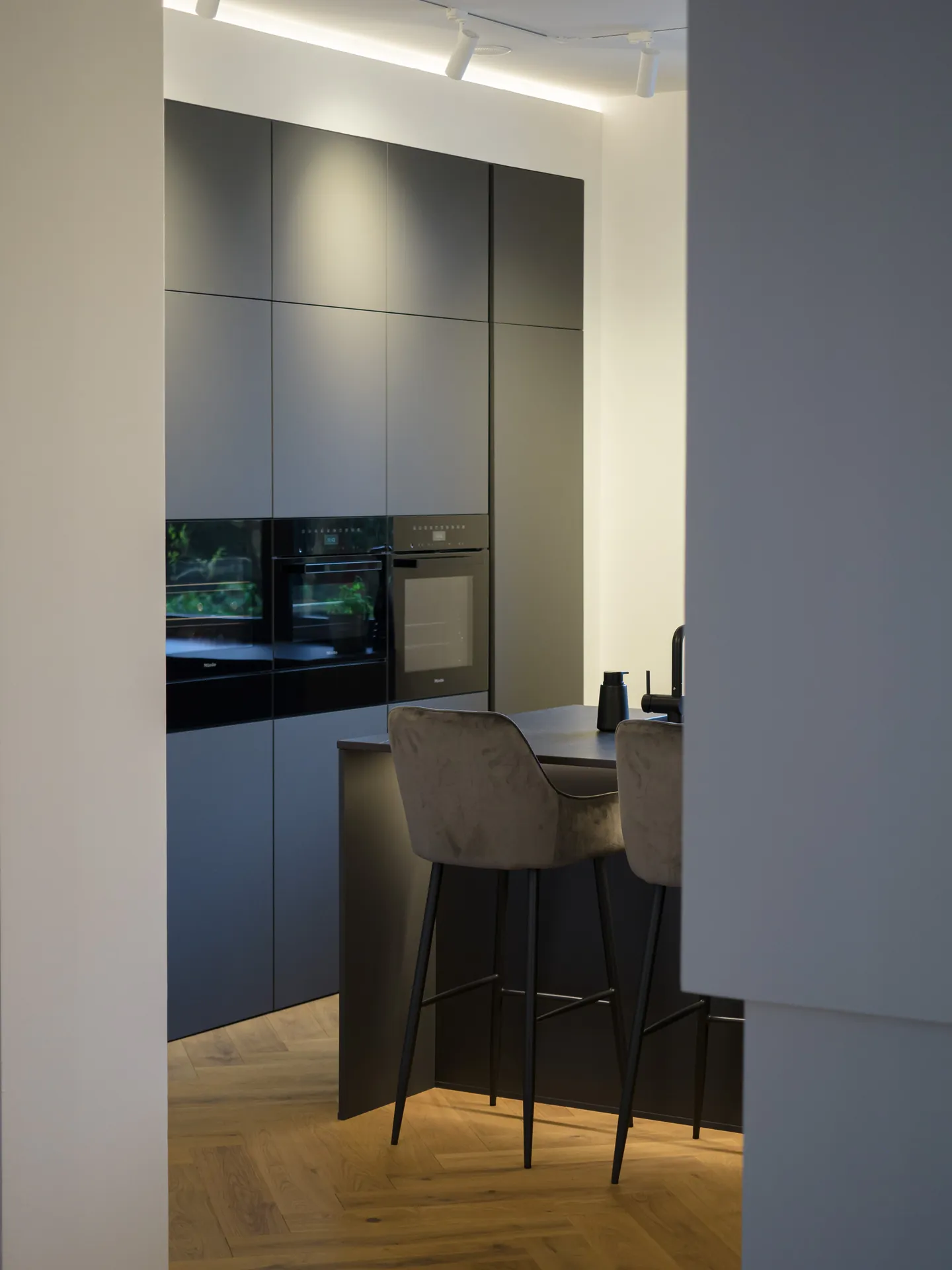 Designküche – Großzügige Wohnküche in Carbongrau