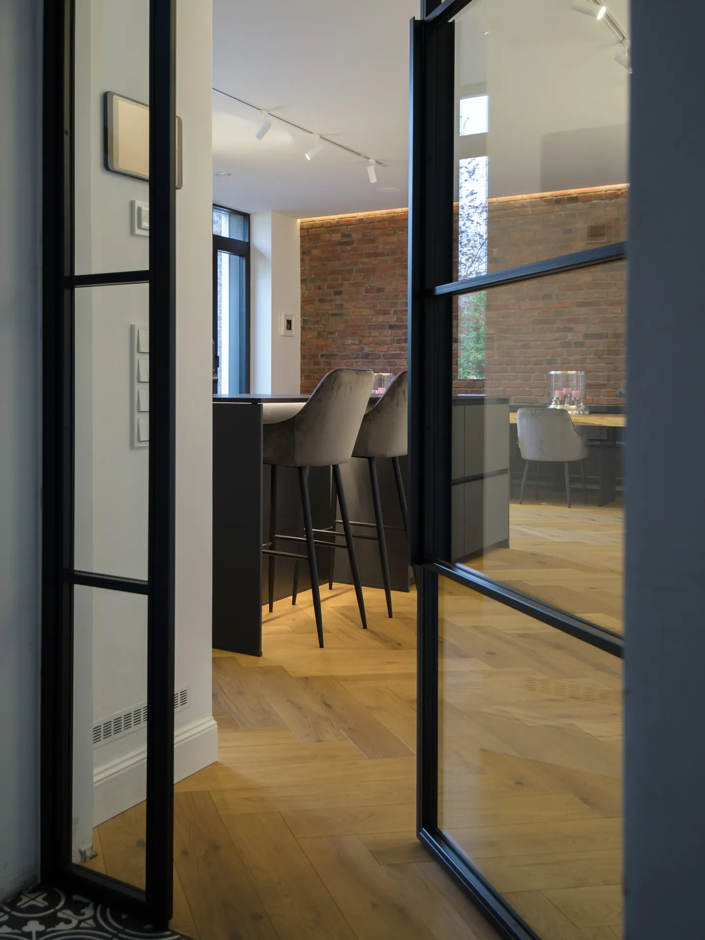 Designküche – Großzügige Wohnküche in Carbongrau