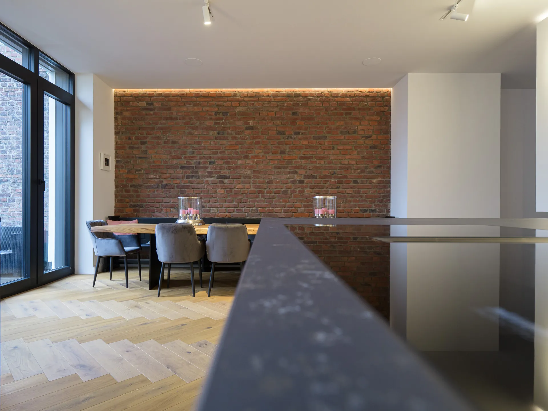 Designküche – Großzügige Wohnküche in Carbongrau