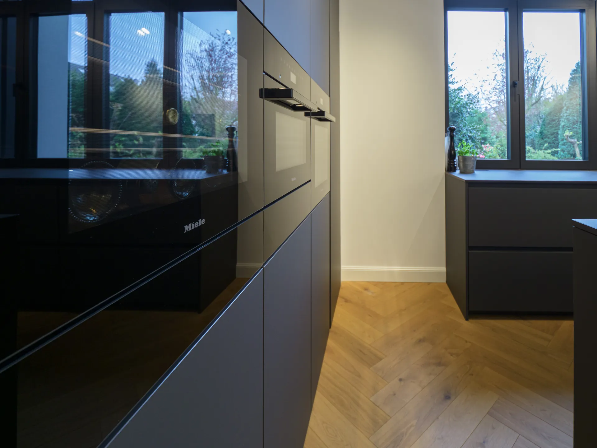 Designküche – Großzügige Wohnküche in Carbongrau