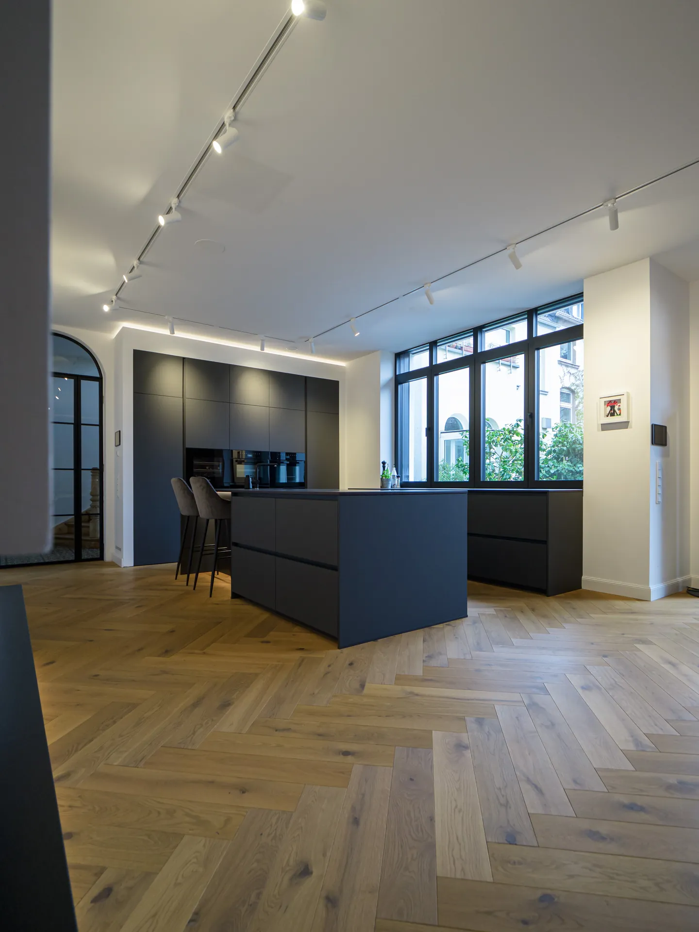 Designküche – Großzügige Wohnküche in Carbongrau