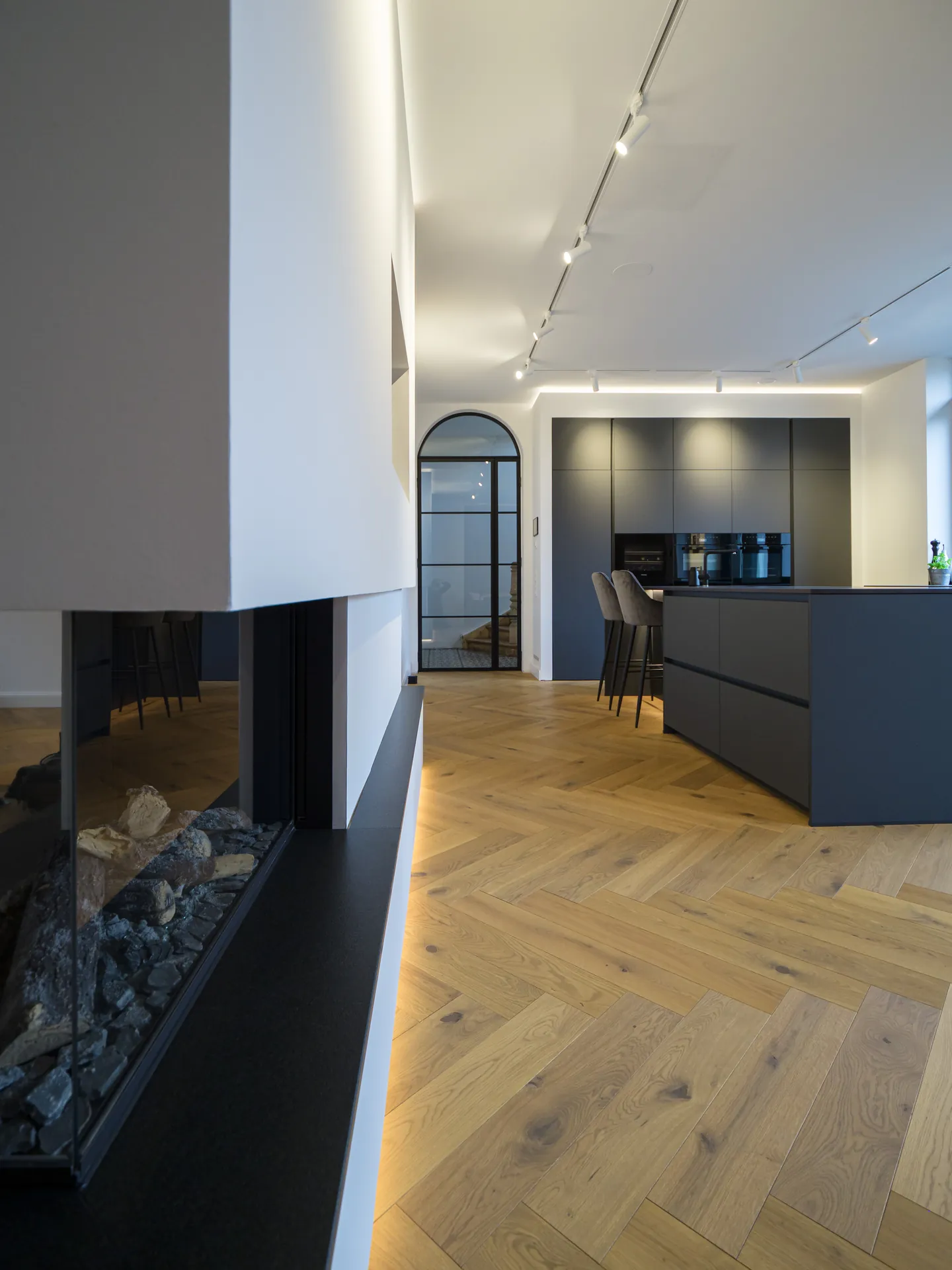 Designküche – Großzügige Wohnküche in Carbongrau