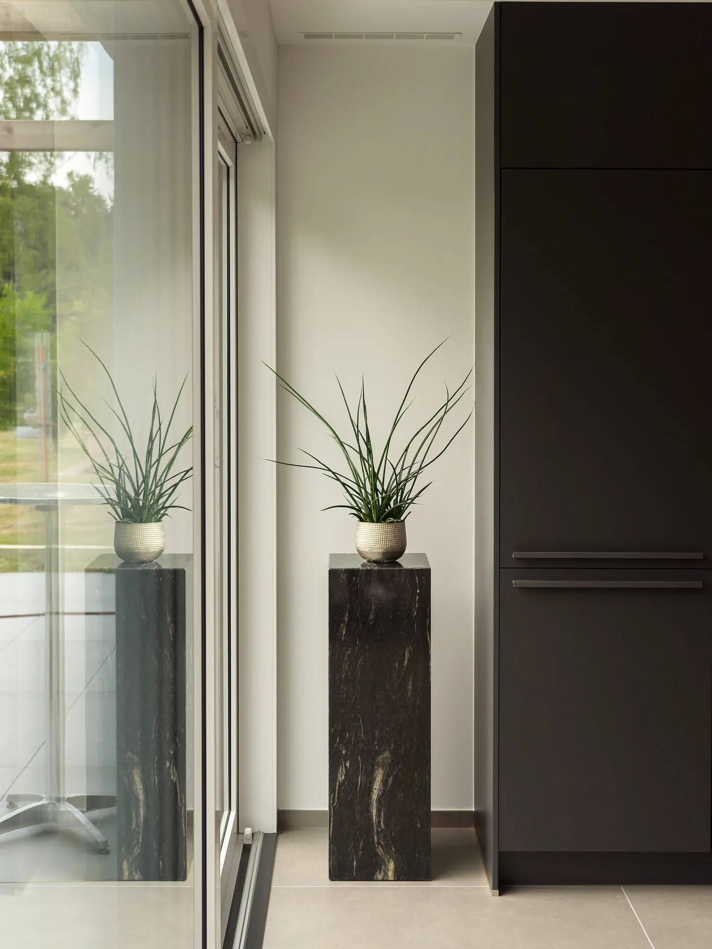 Designküche – Naturstein Küche mit markanter Struktur