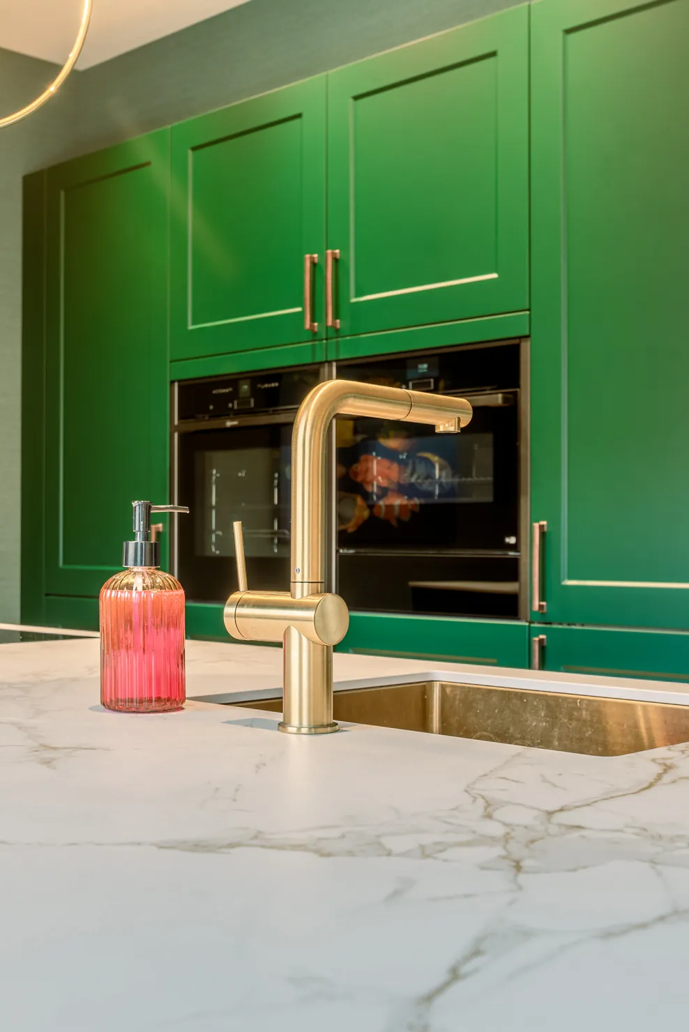 Designküche – Landhausküche in Grün nach RAL