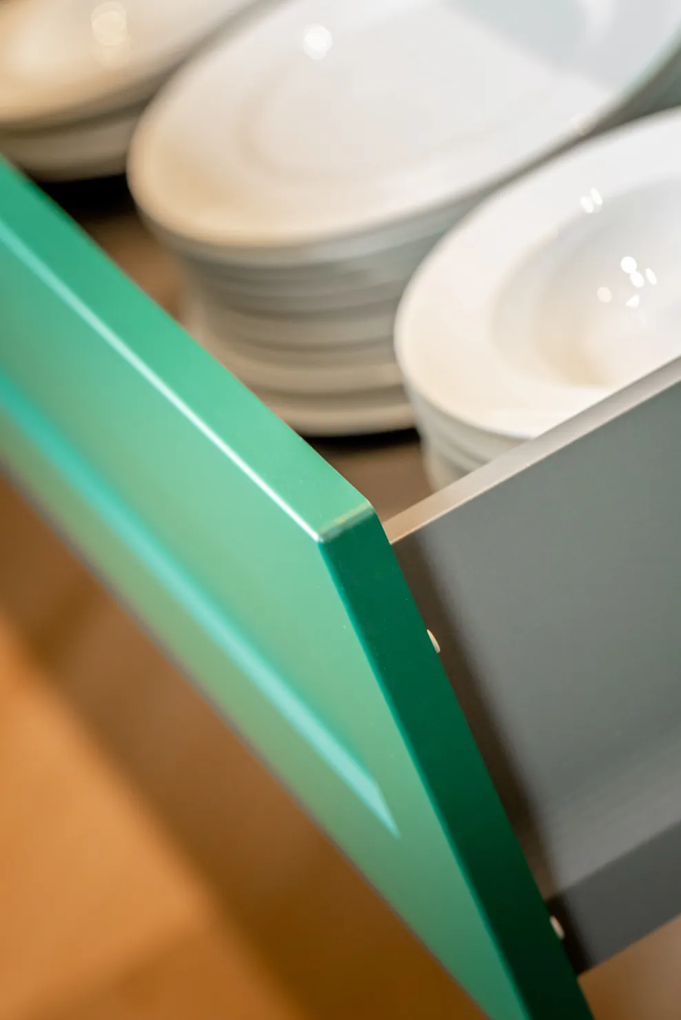 Designküche – Landhausküche in Grün nach RAL
