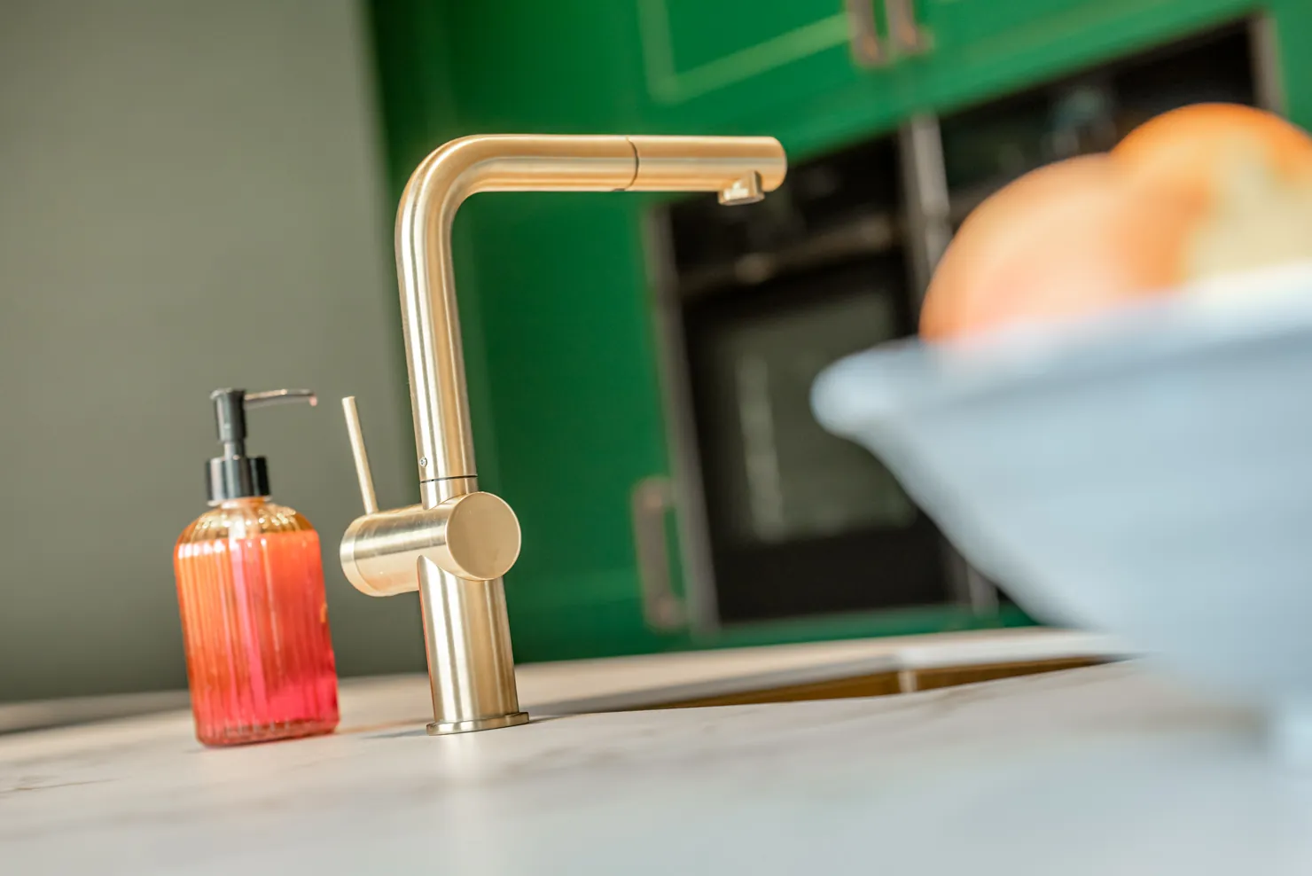 Designküche – Landhausküche in Grün nach RAL