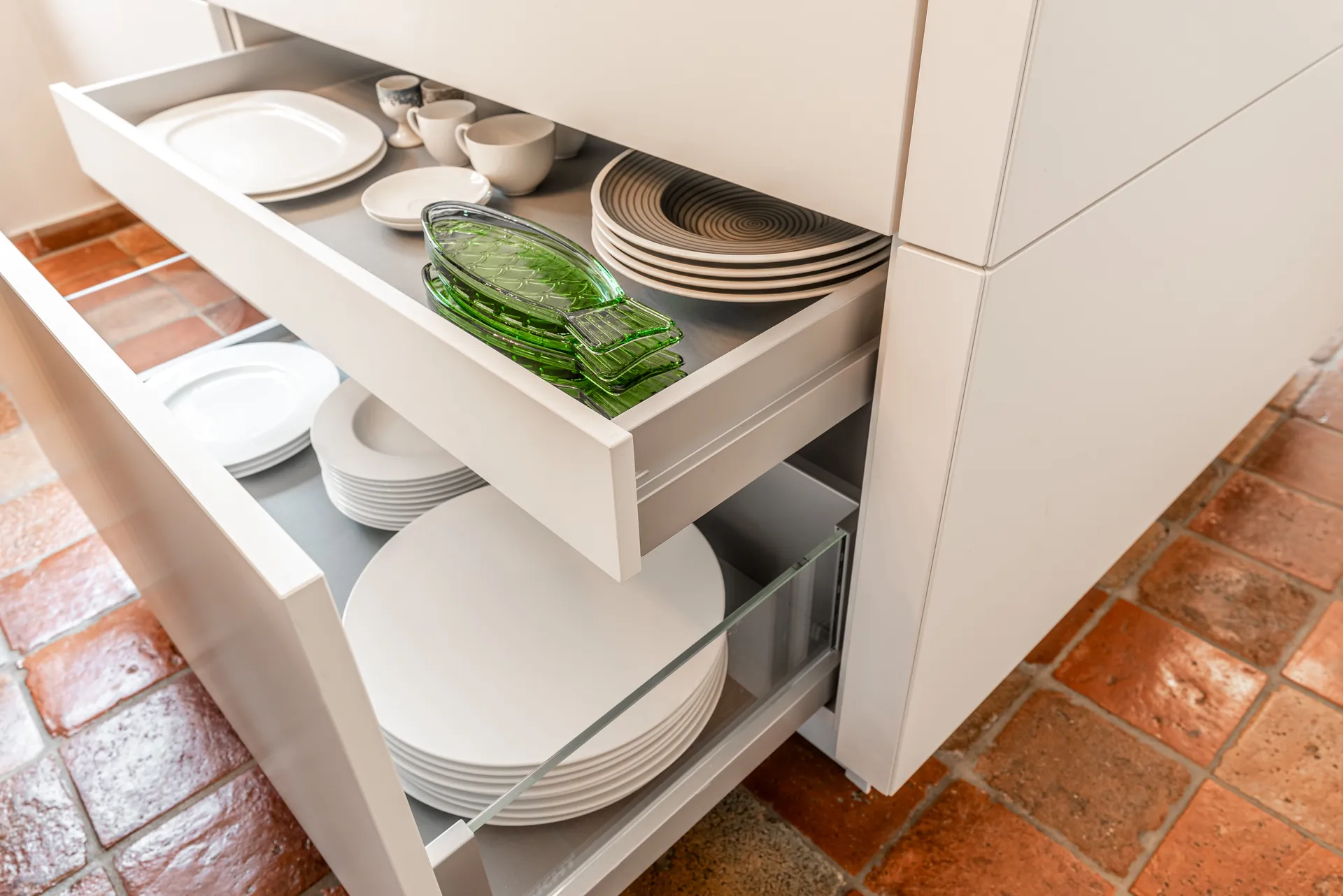 Designküche – Leicht Küche grifflos mit Keramik und Bora