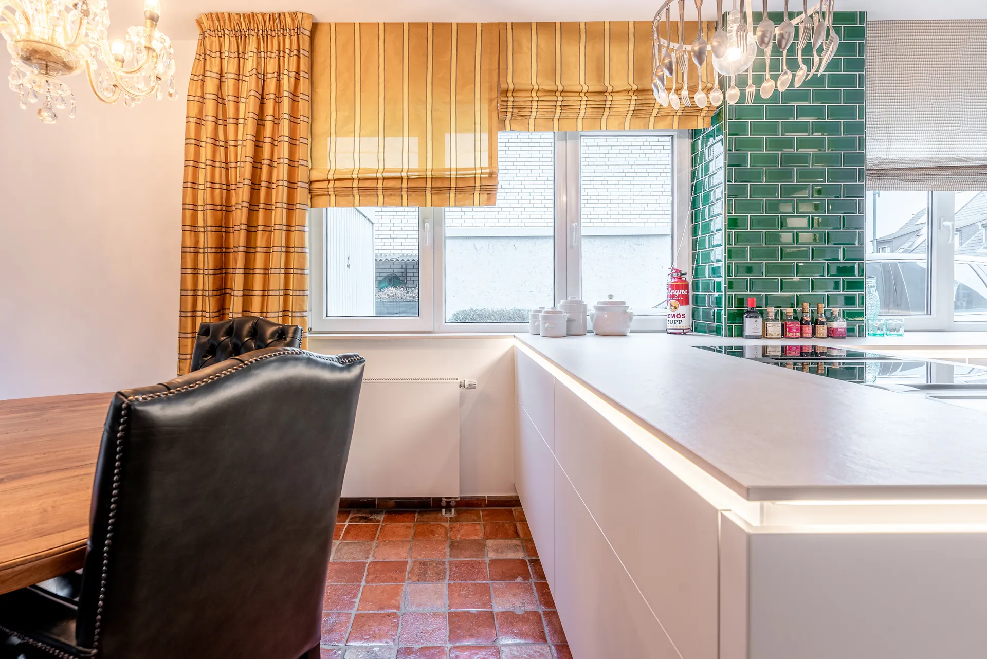 Designküche – Leicht Küche grifflos mit Keramik und Bora