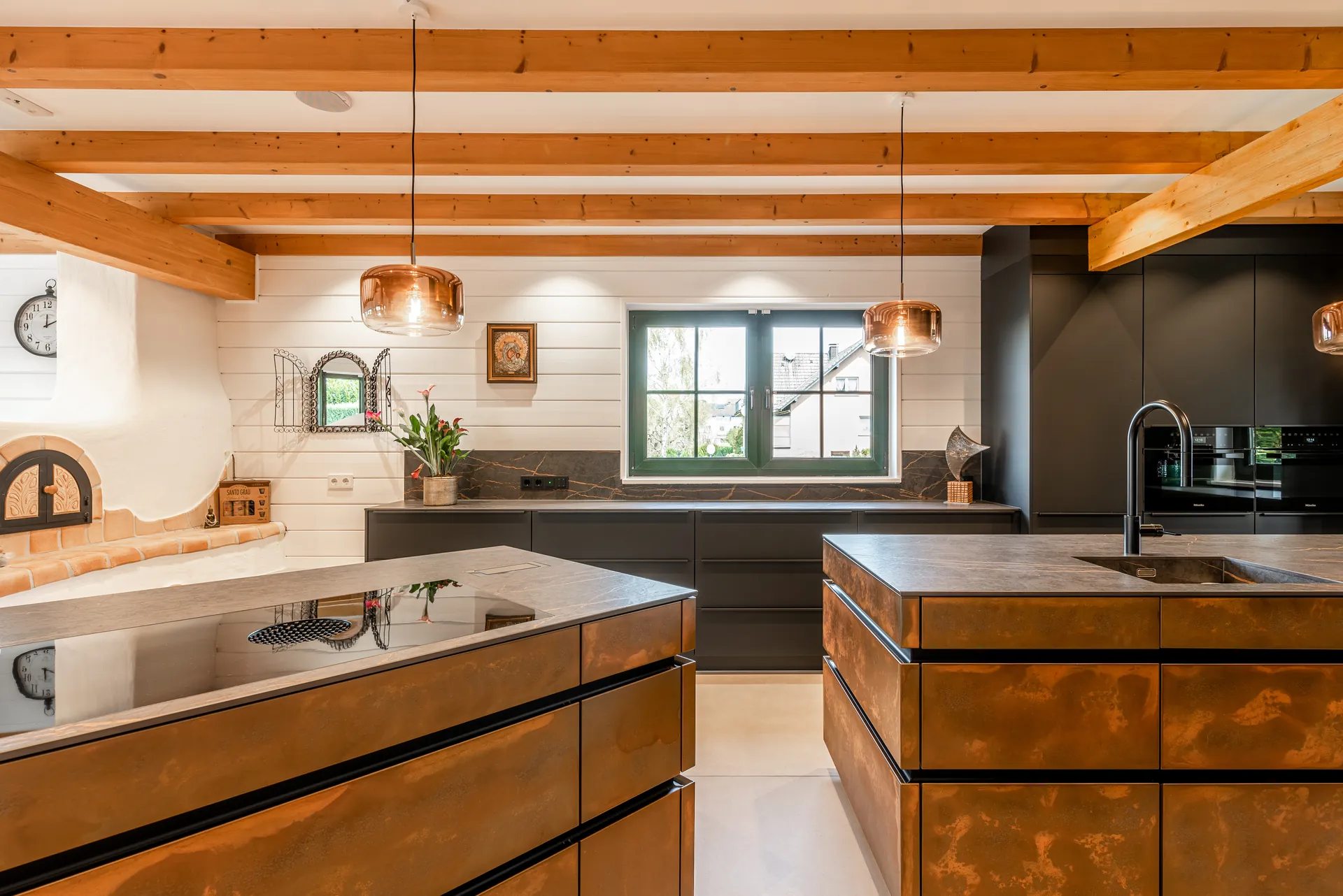 Designküche in Schwarz – Leicht Küche im zweifarbigen Design