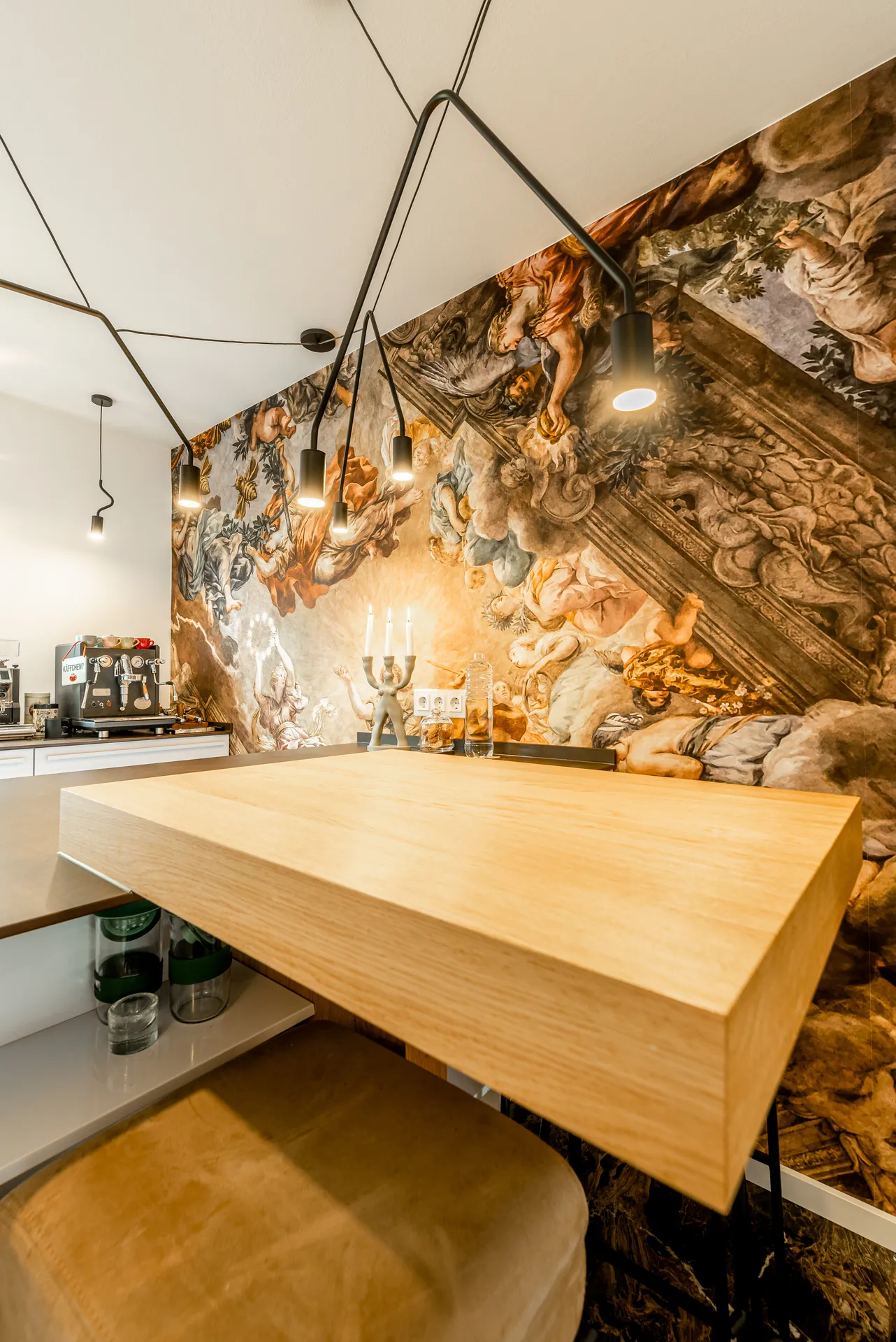 Designküche – Leicht Küche mit Keramik und Thekenlösung