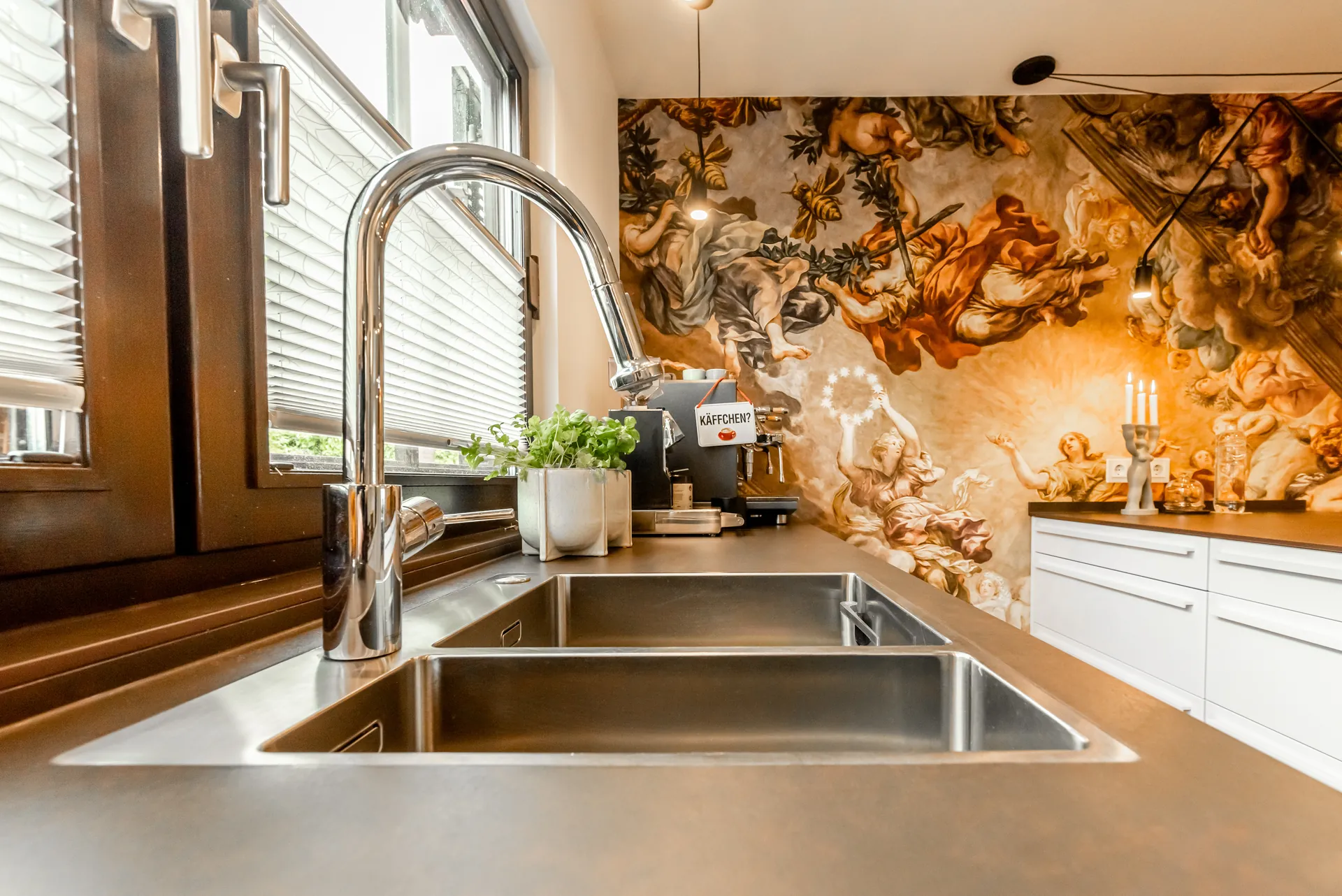 Designküche – Leicht Küche mit Keramik und Thekenlösung