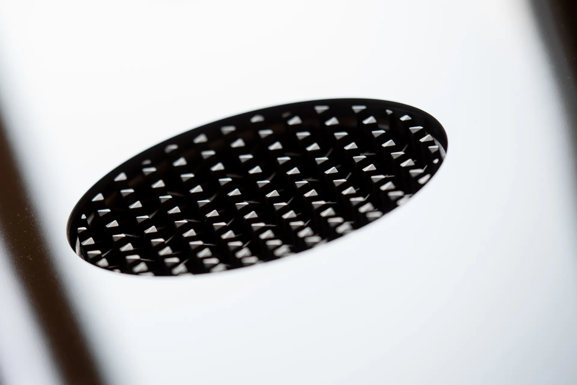 Grifflose Küche in Schwarz – Graphit Küche mit Anti-Fingerprint