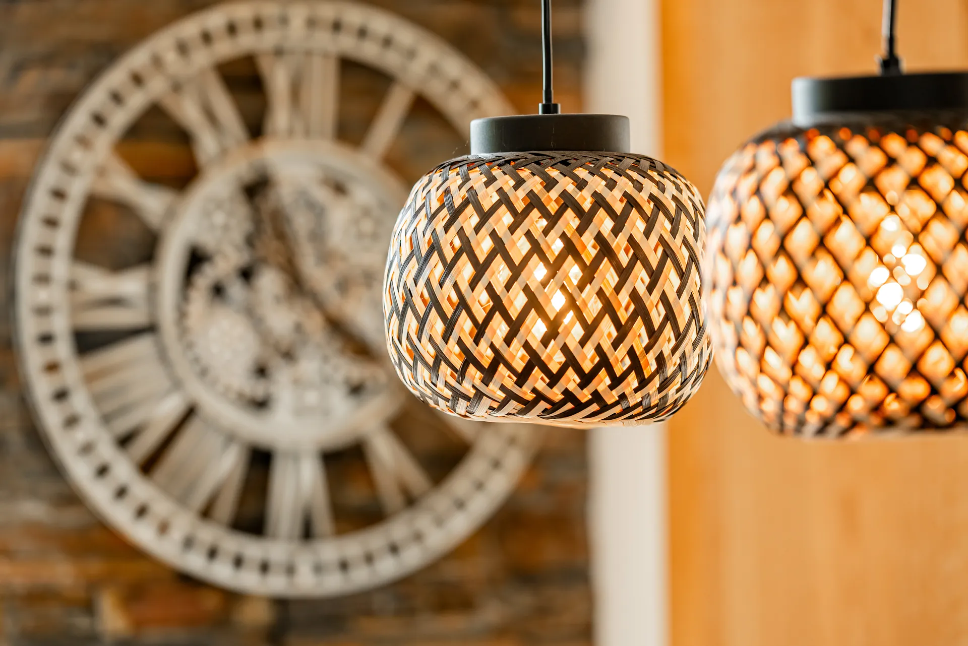 Designküche in Holz – Küche mit Keramik und Holzfront