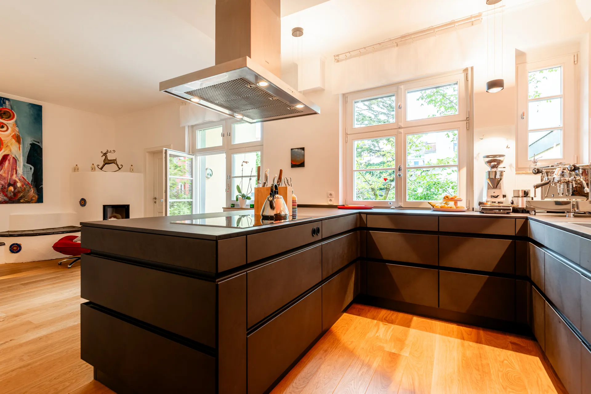 Designküche in Betonoptik – Leicht Küche mit handgespachtelter Oberfläche