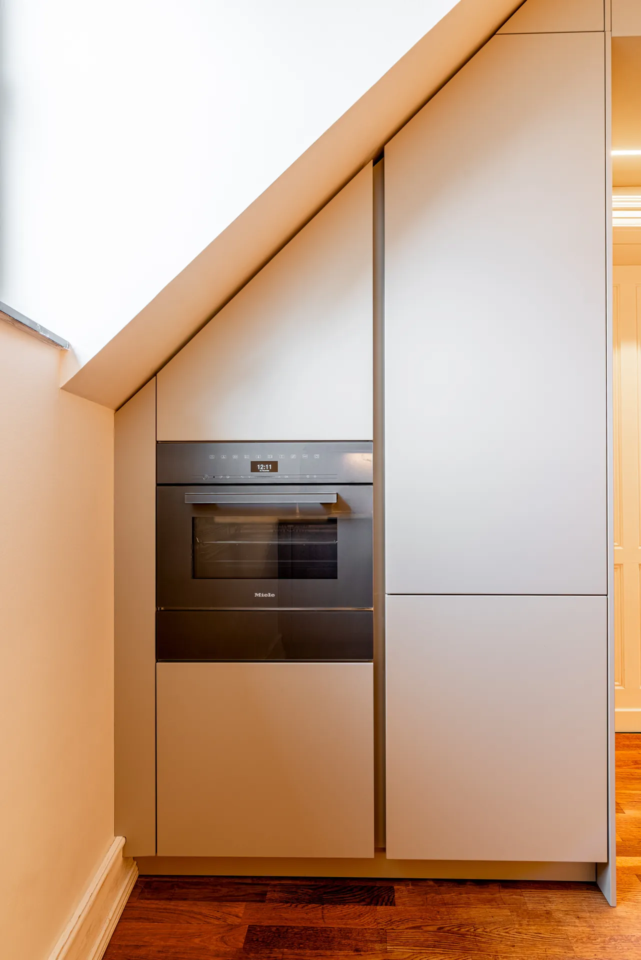 Designküche in Holz – Leicht Küche Bossa mit Keramik