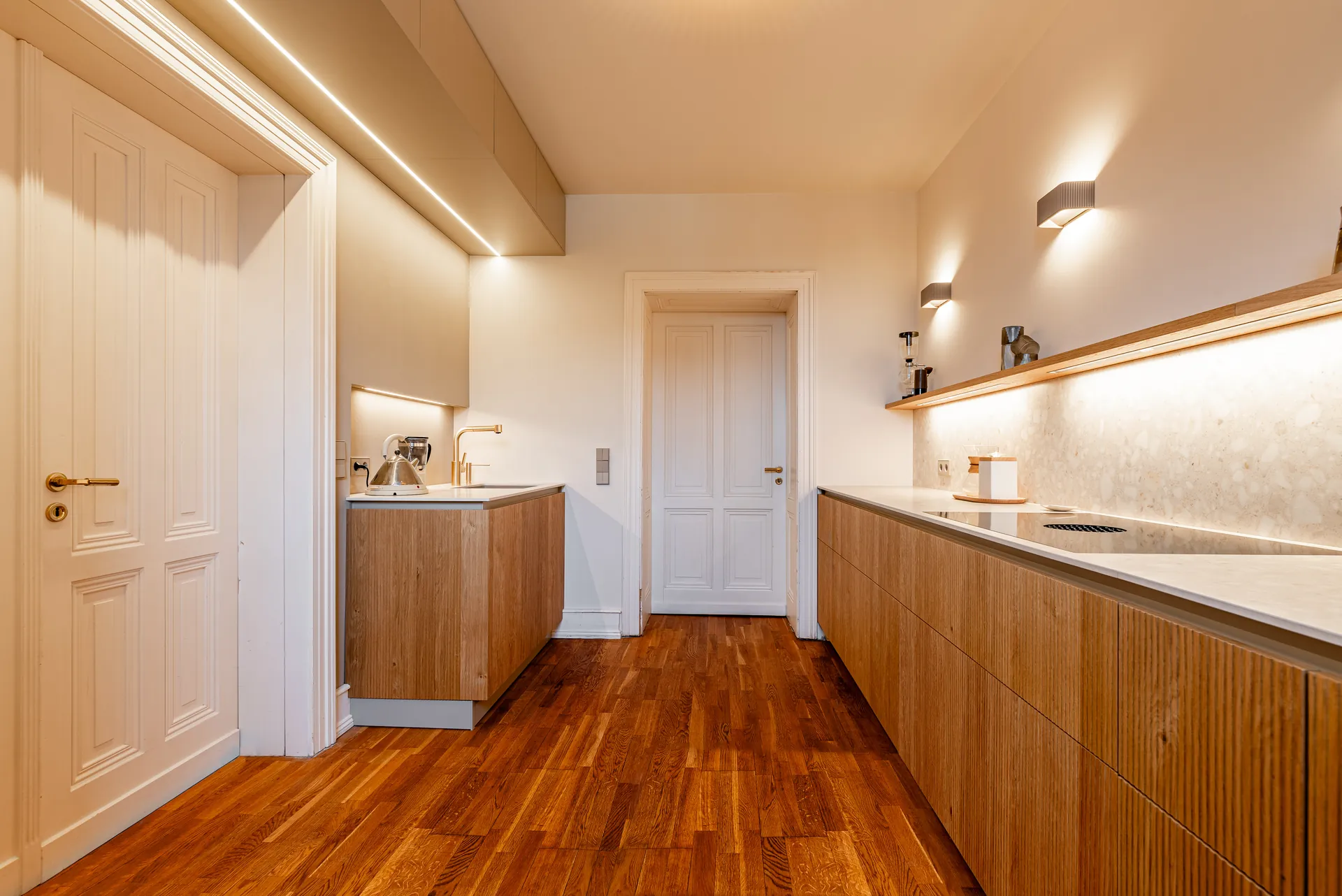 Designküche in Holz – Leicht Küche Bossa mit Keramik