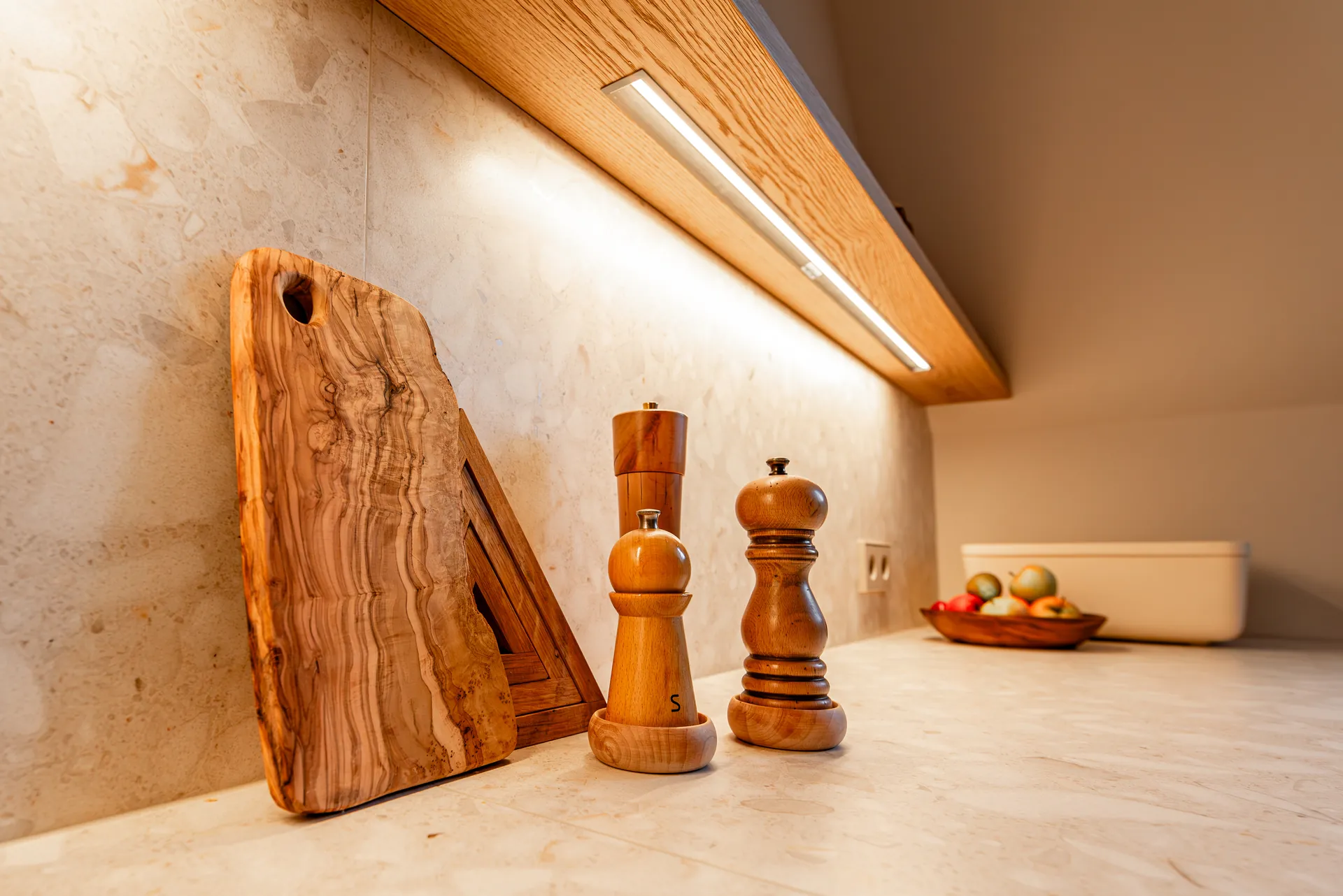 Designküche in Holz – Leicht Küche Bossa mit Keramik