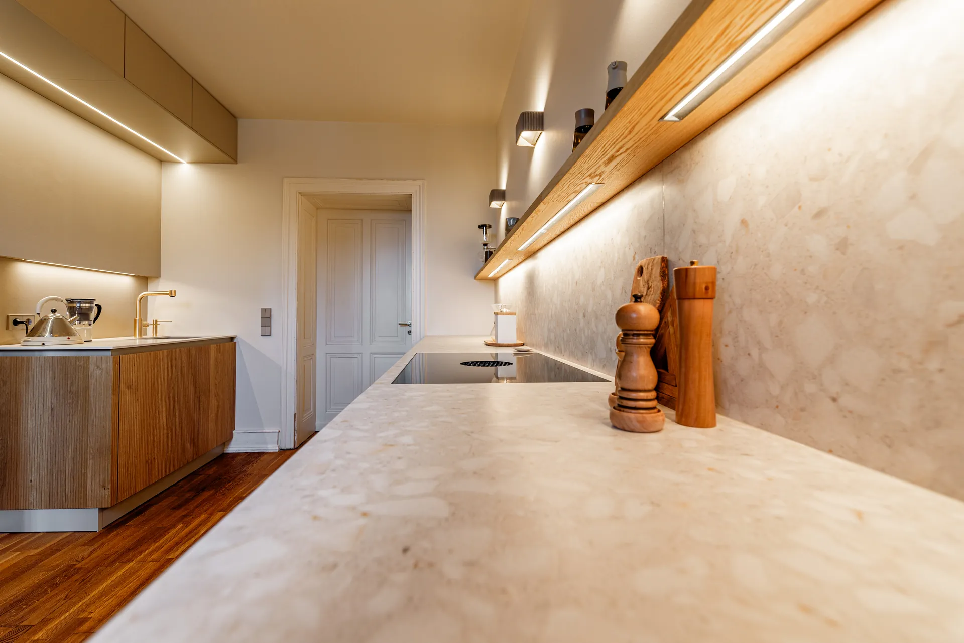 Designküche in Holz – Leicht Küche Bossa mit Keramik