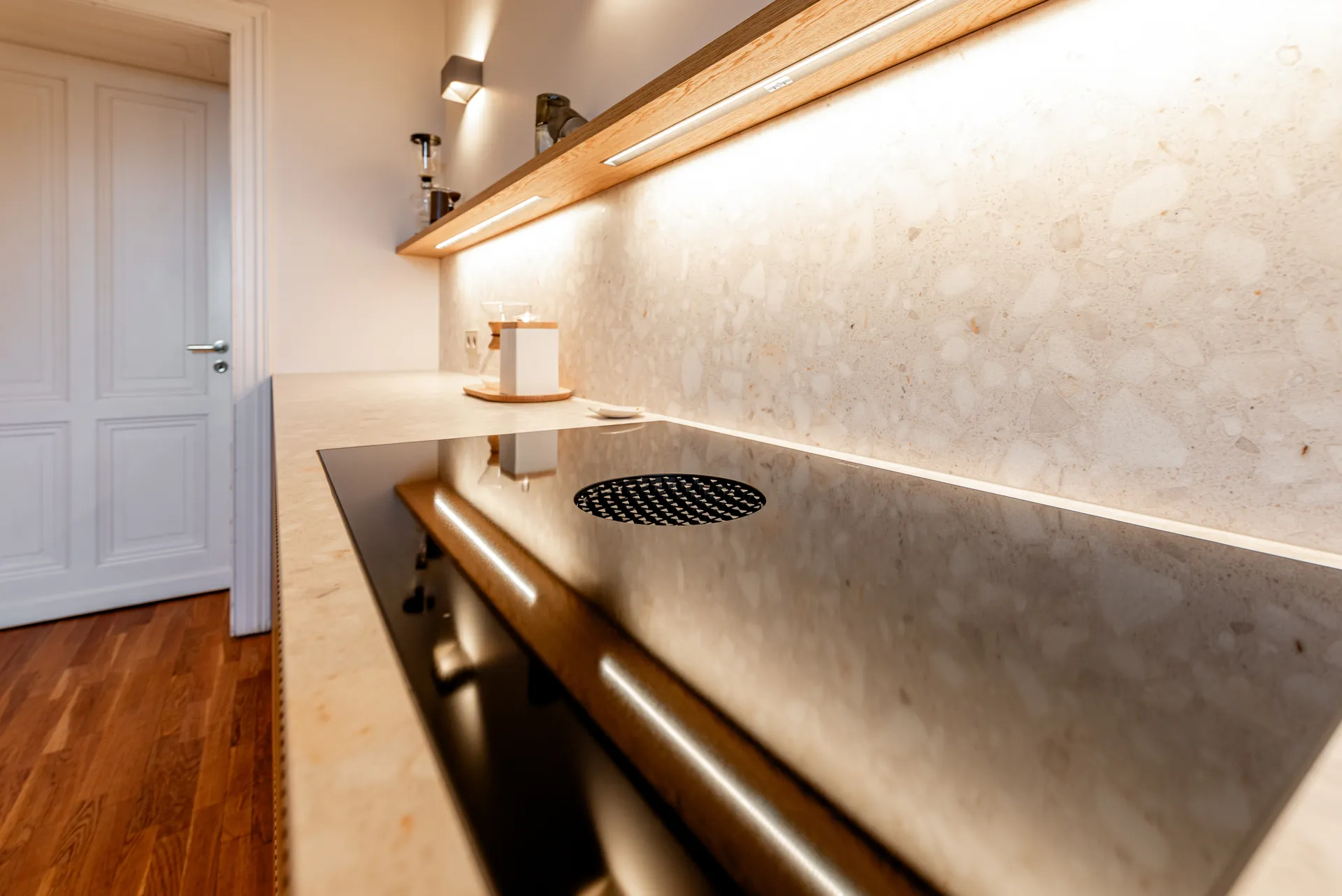 Designküche in Holz – Leicht Küche Bossa mit Keramik