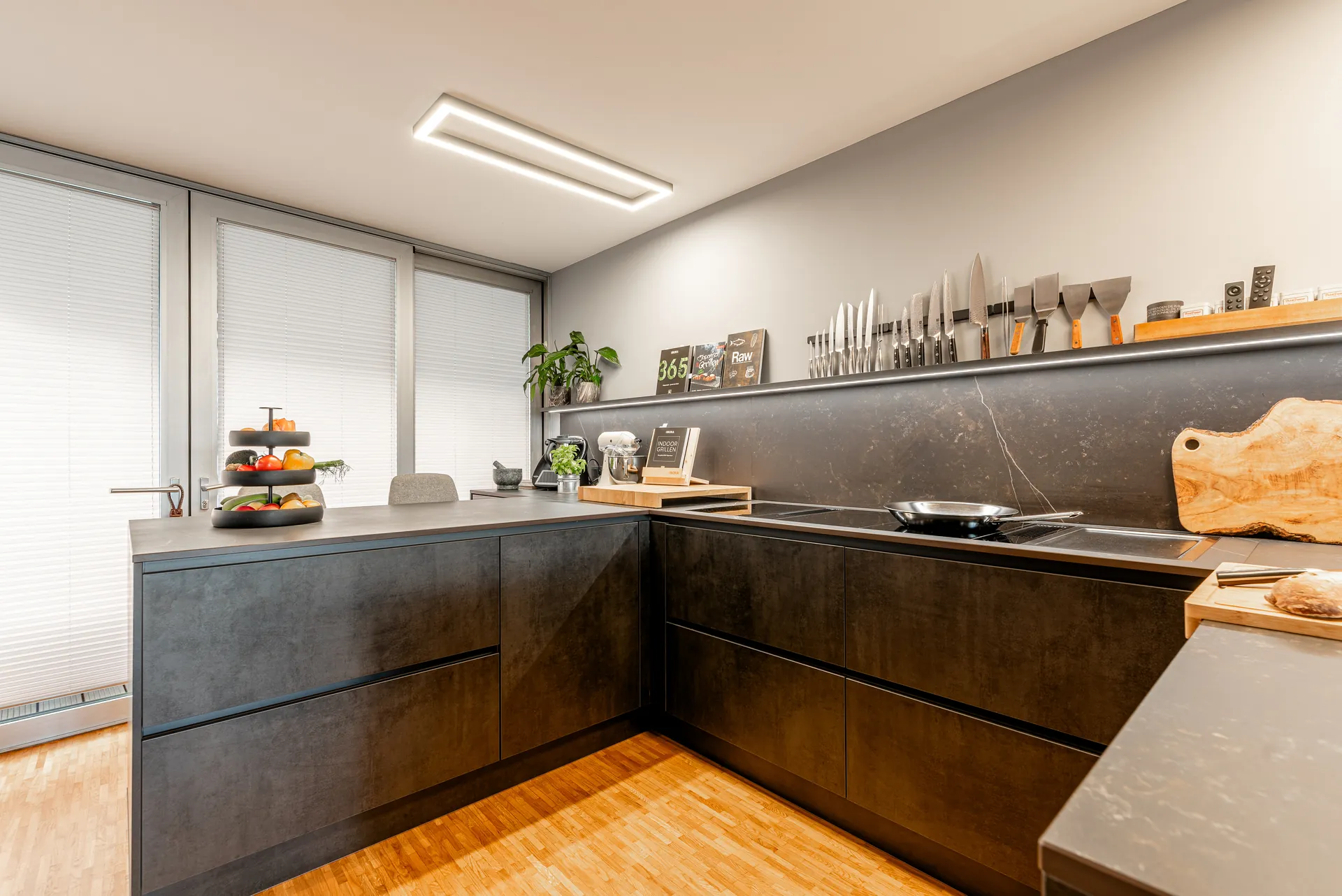 Designküche in Betonoptik – Individuelle Küche mit außergewöhnlicher Planung