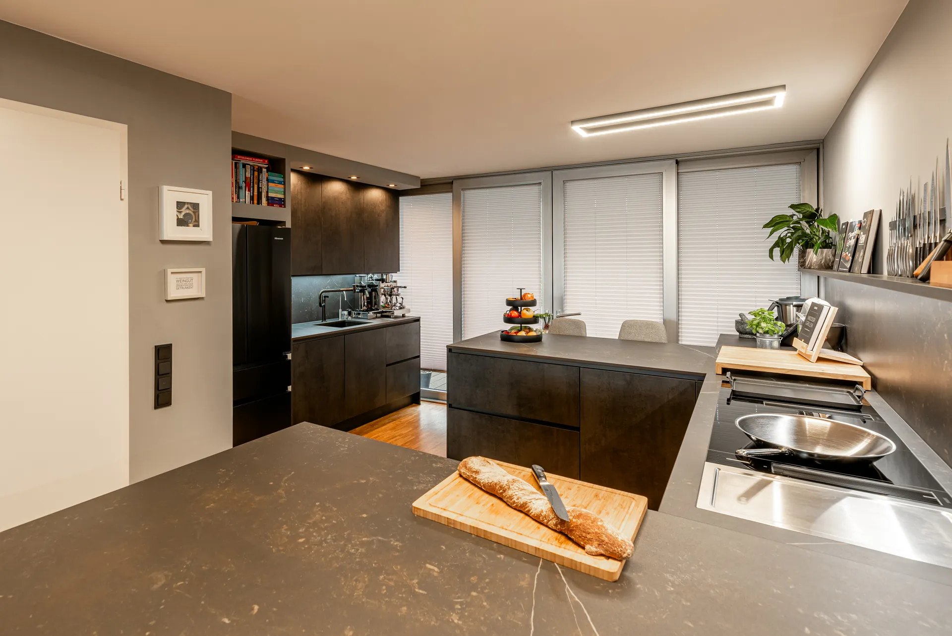 Designküche in Betonoptik – Individuelle Küche mit außergewöhnlicher Planung