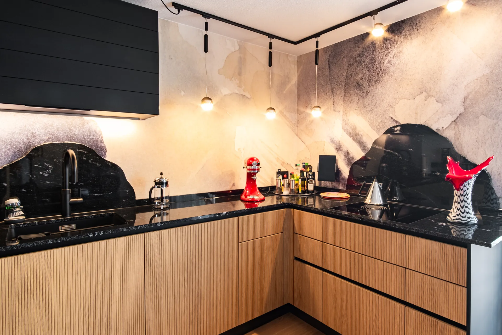 Designküche in Holz – Küche mit Echtholzfront und Struktur