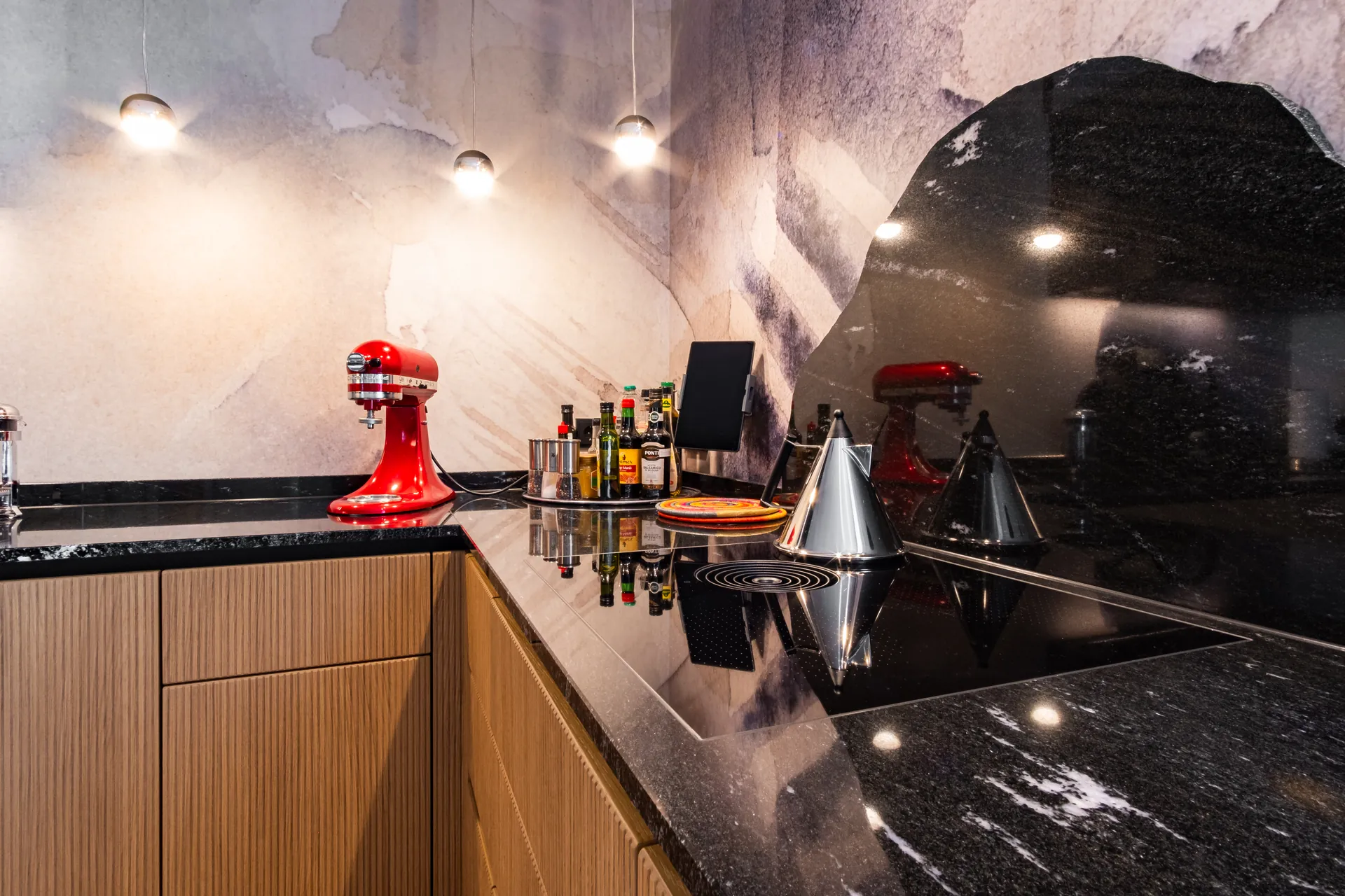 Designküche in Holz – Küche mit Echtholzfront und Struktur
