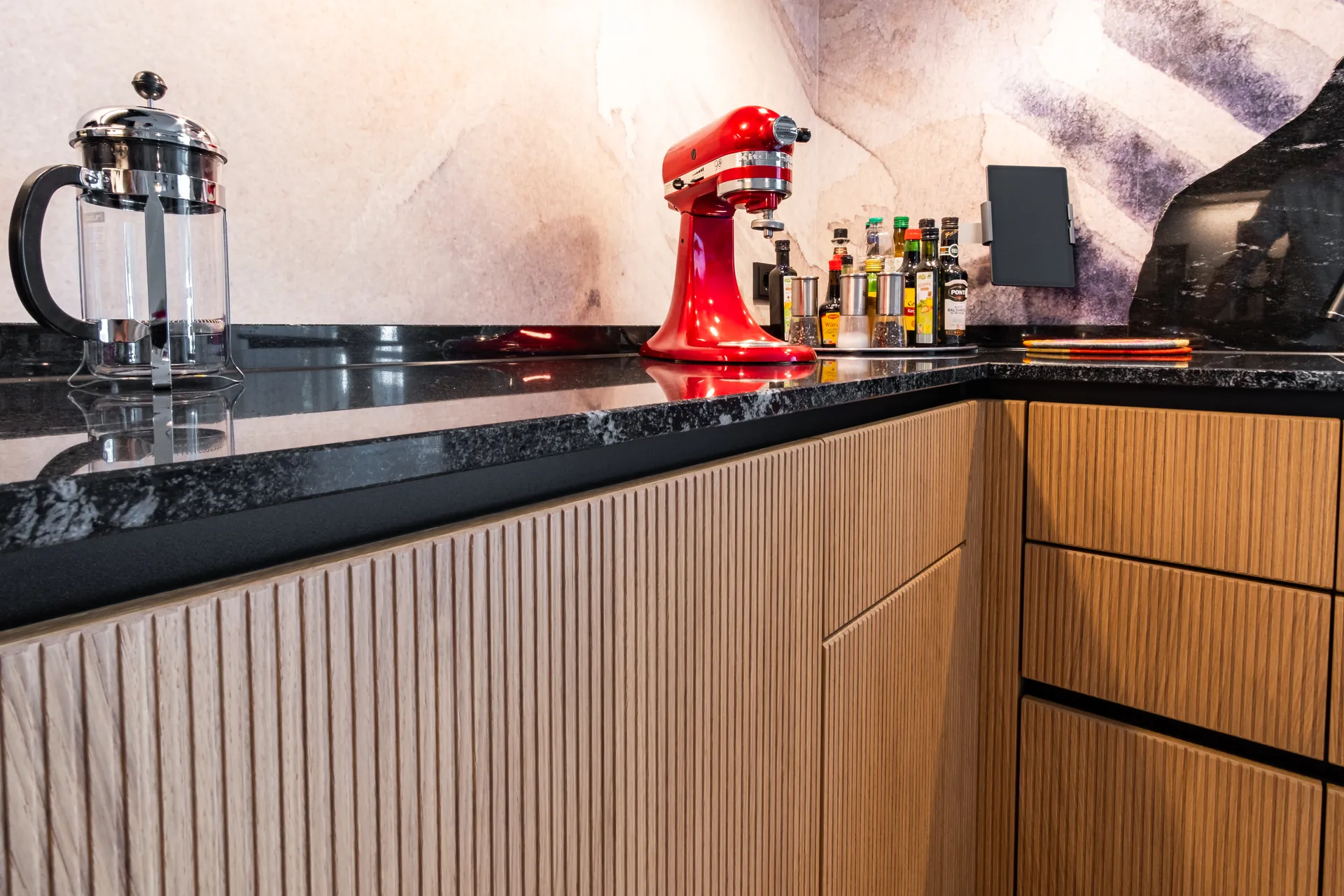 Designküche in Holz – Küche mit Echtholzfront und Struktur