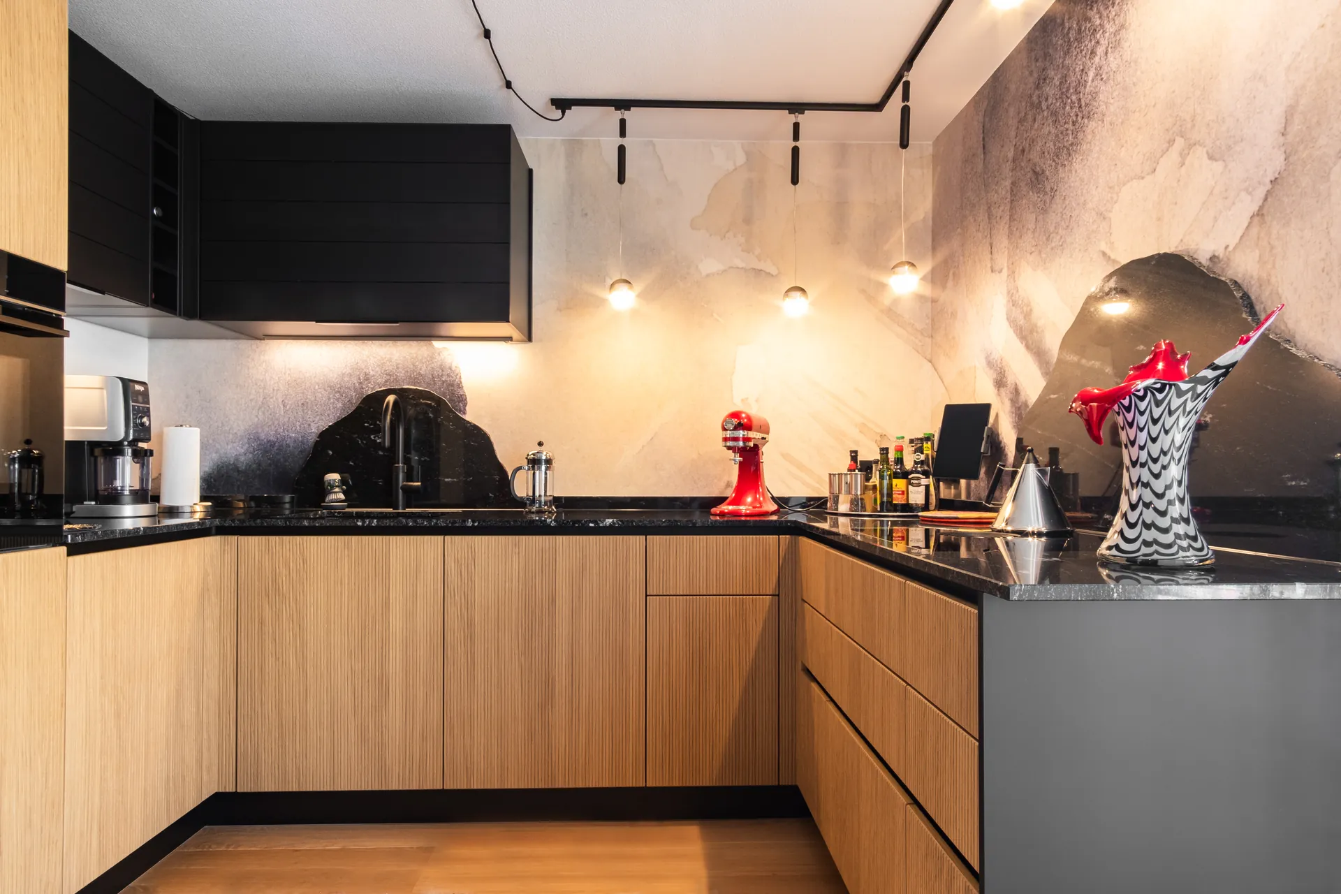 Designküche in Holz – Küche mit Echtholzfront und Struktur