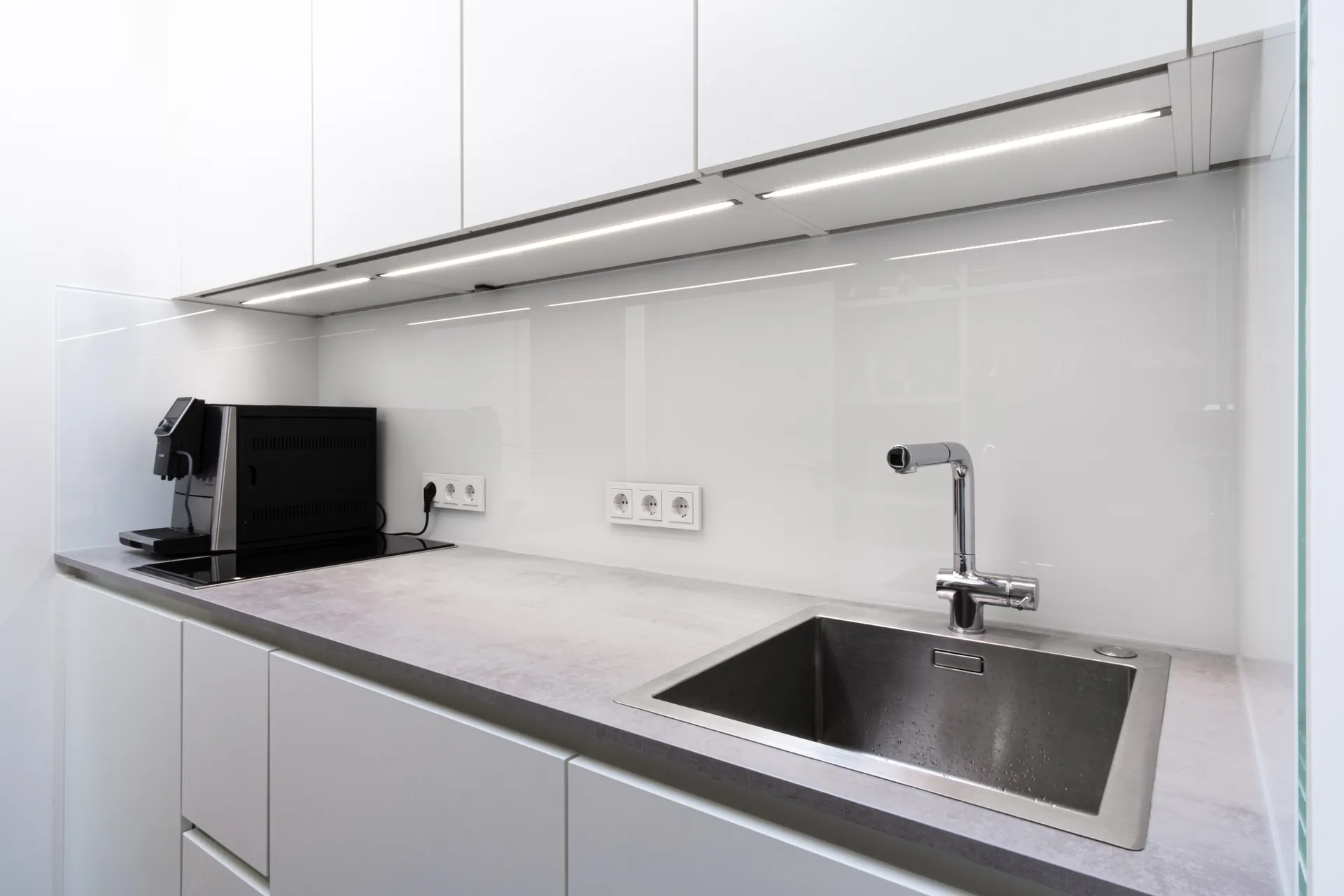 Designküche – Büroküche für Architekten mit klarer Gestaltung