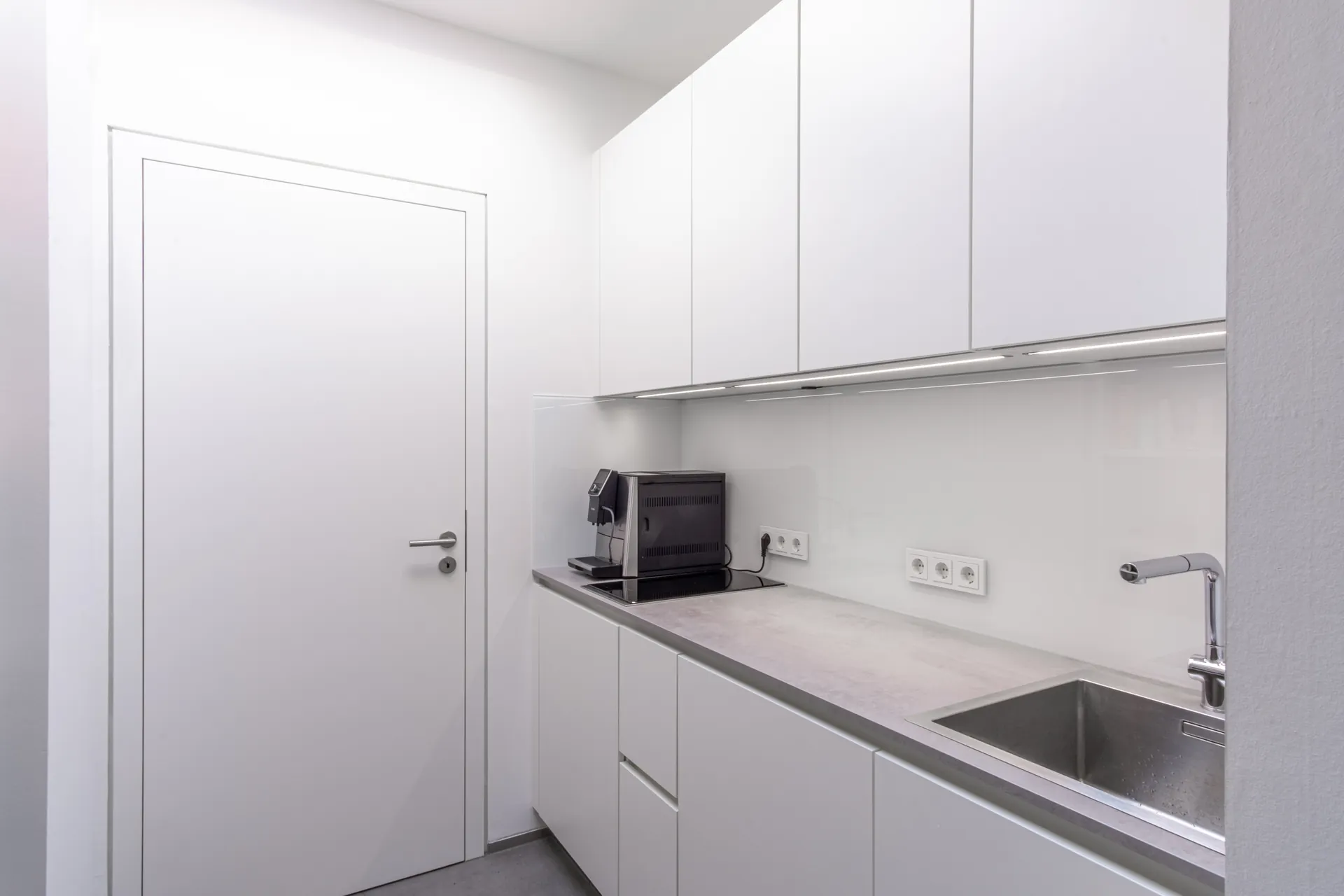 Designküche – Büroküche für Architekten mit klarer Gestaltung