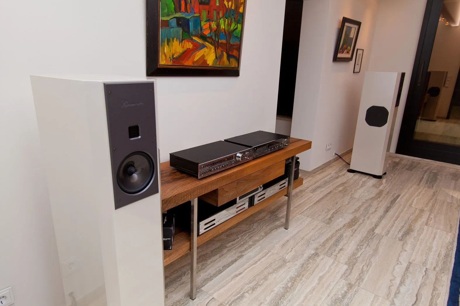 Stauraumlösung – Maßgefertigtes Sideboard für Musikanlage