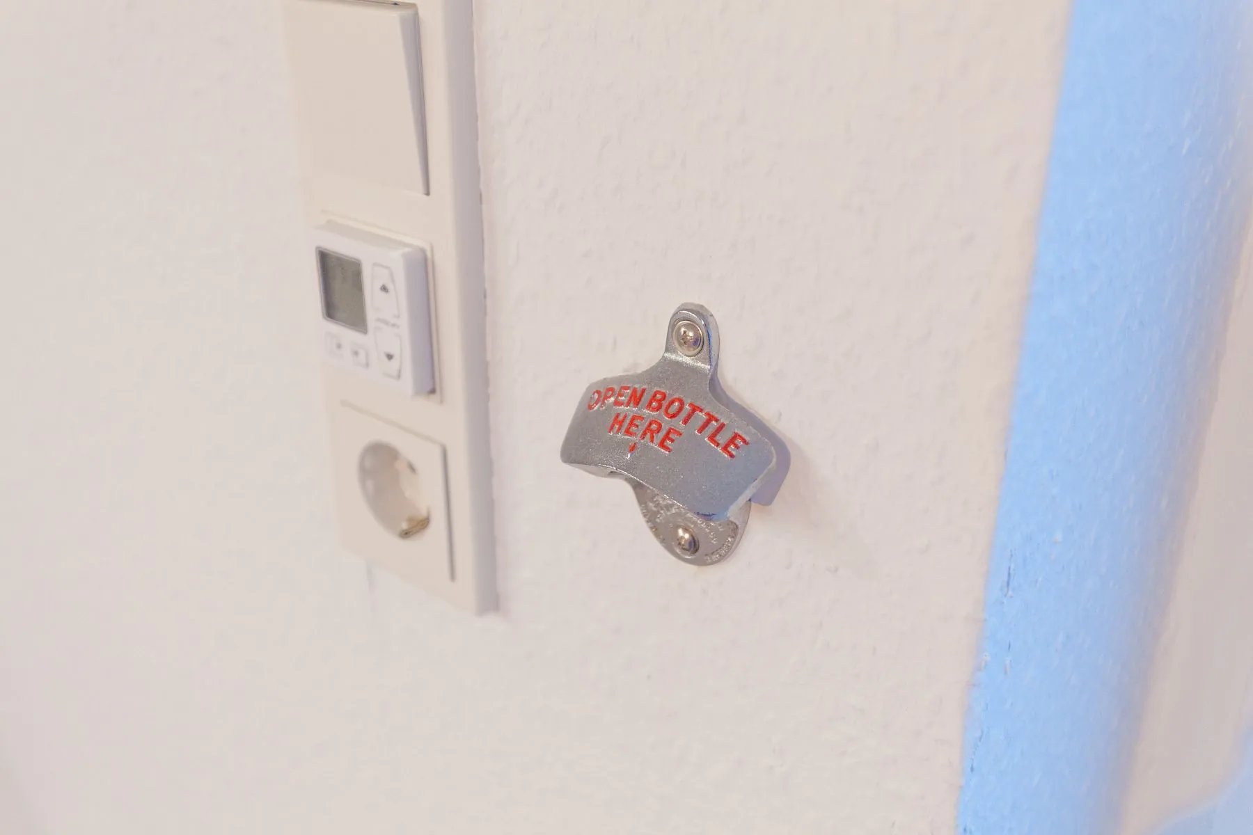 Designküche mit Kochinsel – Helle Küche mit Berbel Skyline und Miele Geräten