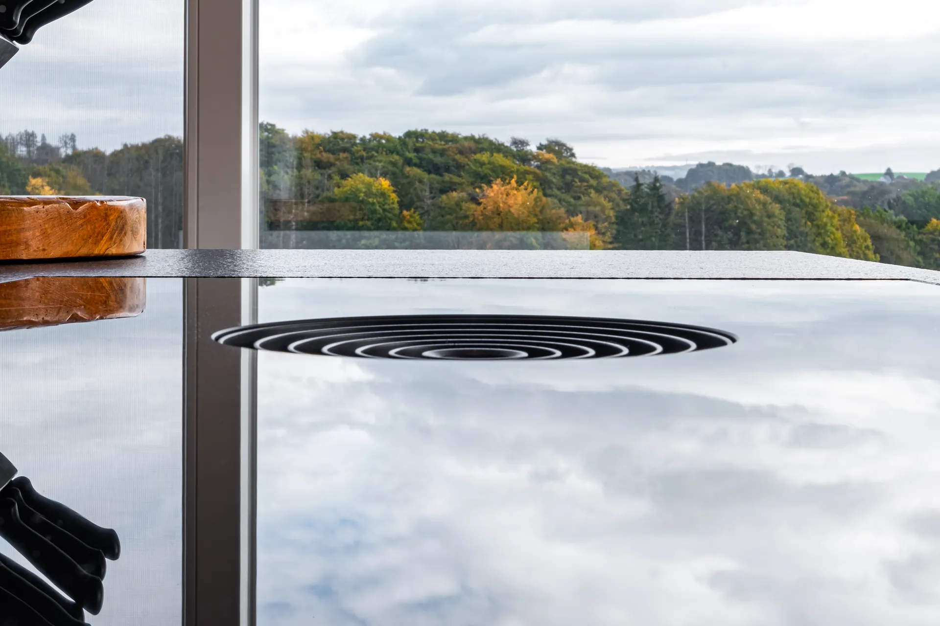 Designküche mit Insel – Naturstein-Küche mit Blanco und Nero