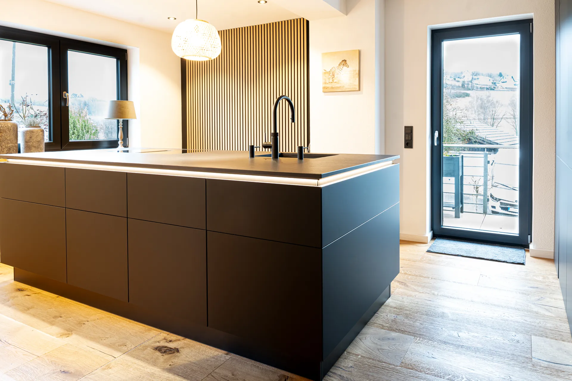 grifflose-designkueche-einzeilig-keramik-001