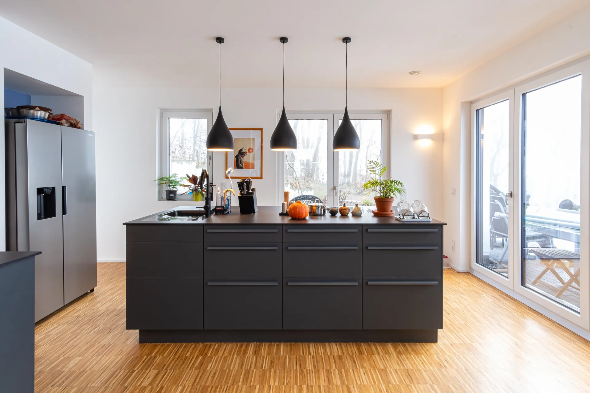 Designküche mit Kochinsel – Keramik mit Leicht, Bora und Quooker