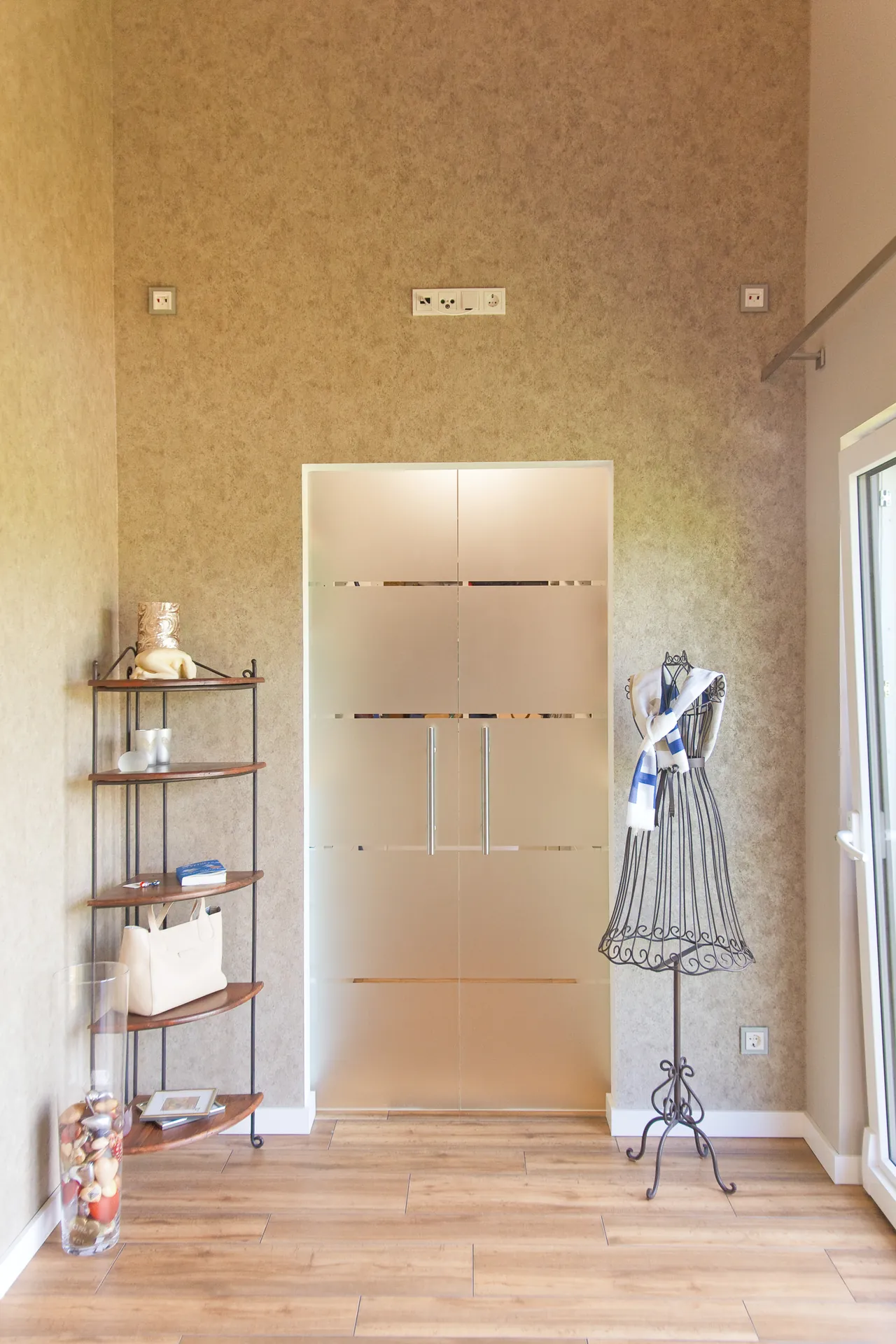 Stauraumlösung – Begehbarer Kleiderschrank mit viel Stauraum