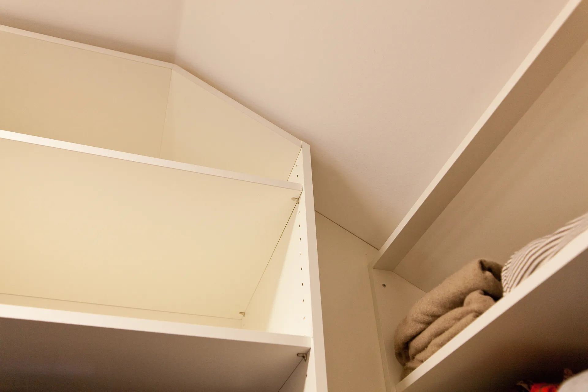 Stauraumlösung – Begehbarer Kleiderschrank mit viel Stauraum
