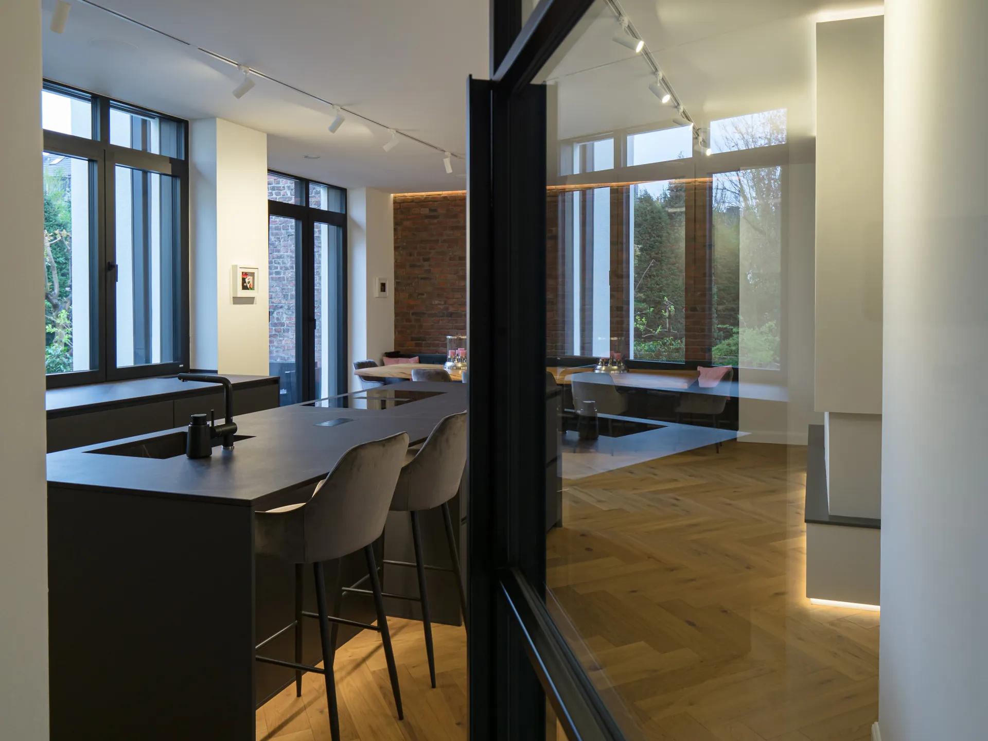 Designküche – Großzügige Wohnküche in Carbongrau