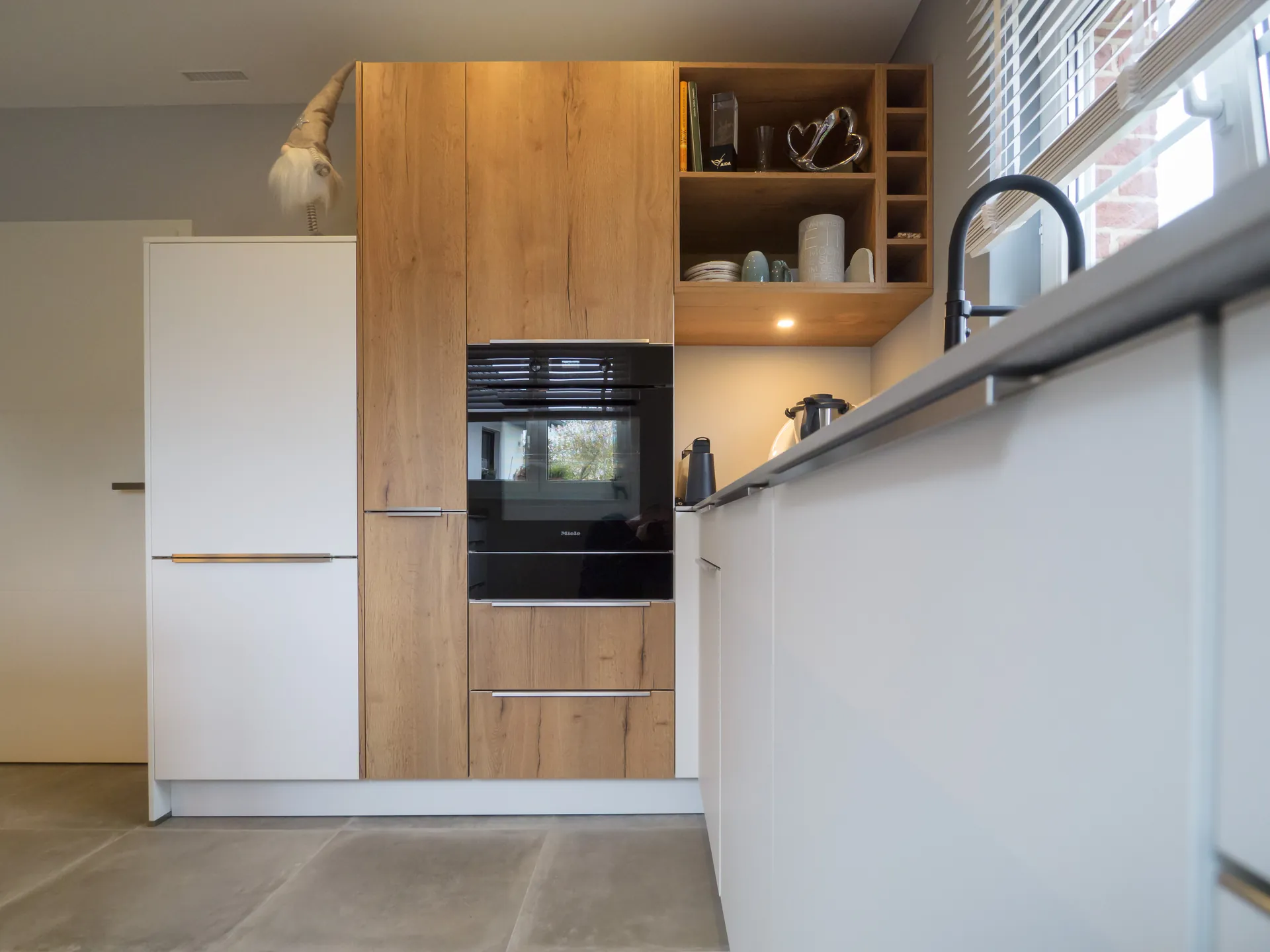 Landhausküche – Helle Wohlfühlküche in Weiß matt