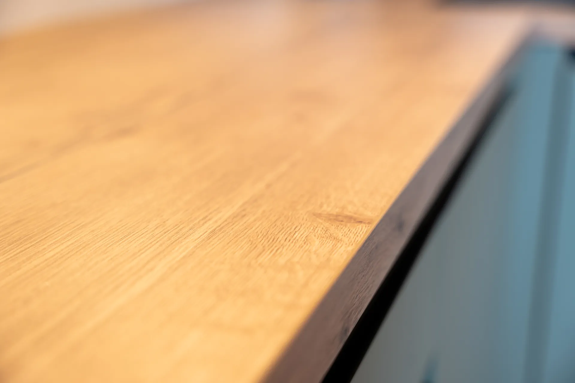 Designküche in U-Form – Olive und Eiche mit Bora