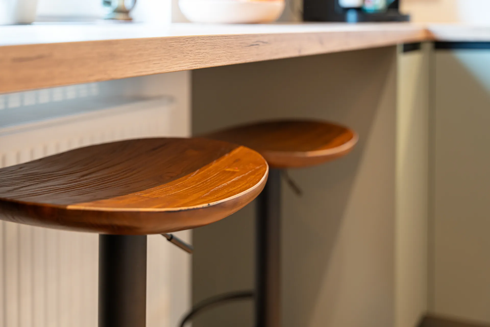 Designküche in U-Form – Olive und Eiche mit Bora