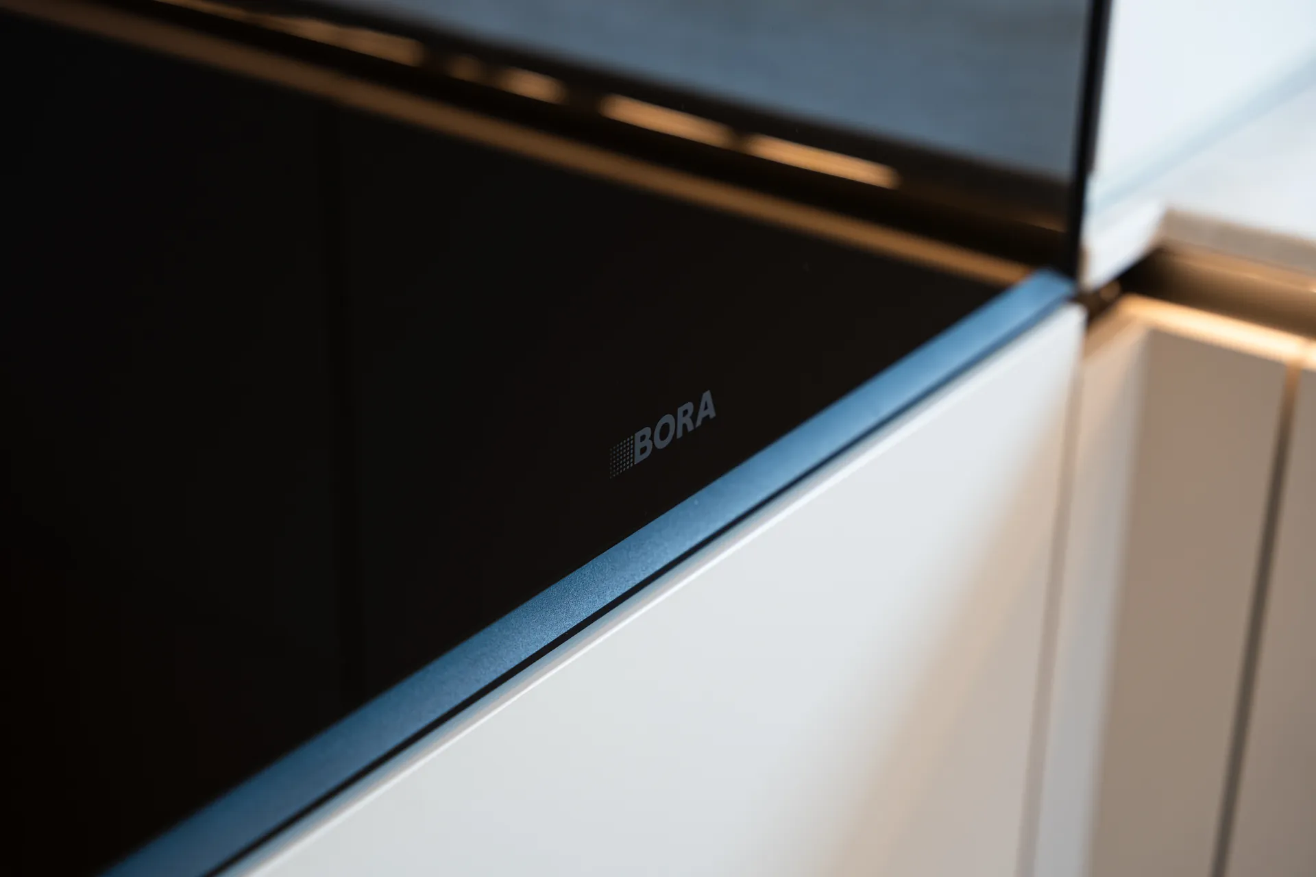 Designküche in U-Form – Keramik mit Miele und Blanco