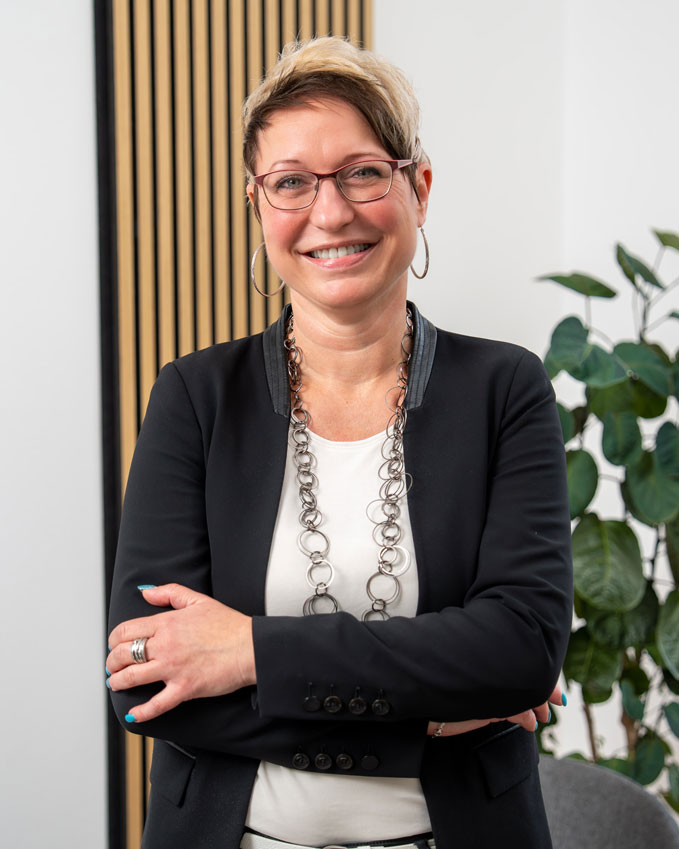 [interface] image of employee interacting with hr software (for a hr tech)