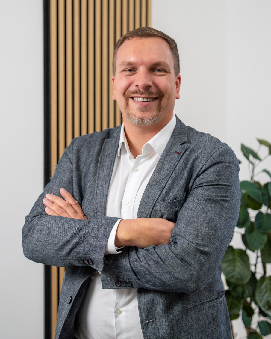 [headshot] image of satisfied customer shaking hands with company representative (for a fintech company)