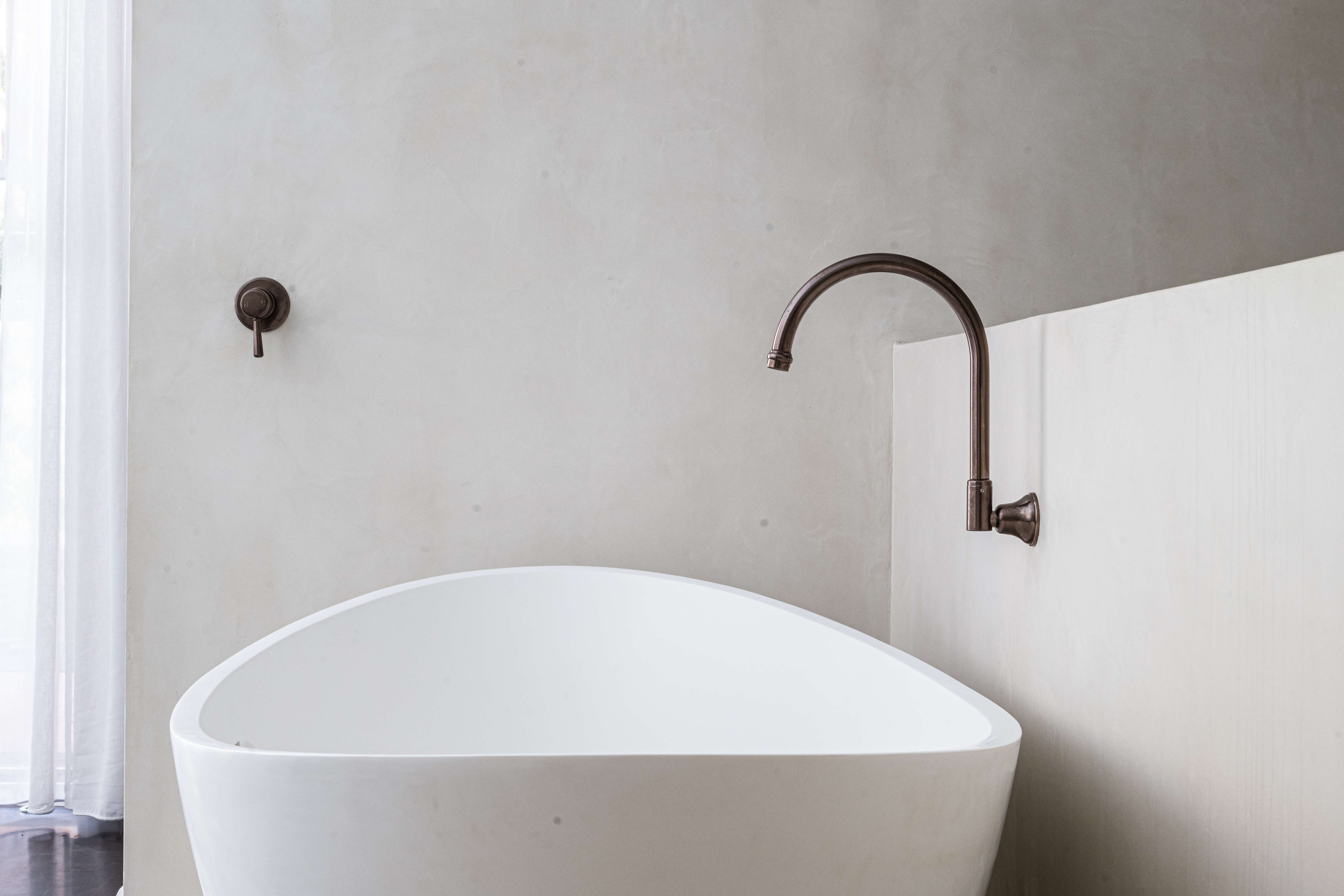 Feature stone wall, moody spa-inspired parents' bathroom renovation in Timbeerwah, Noosa Hinterland by Pearl Interiors, built with Squire Development Group, Ace Stone and Tile stone tiling and Faucet Strommen tapware