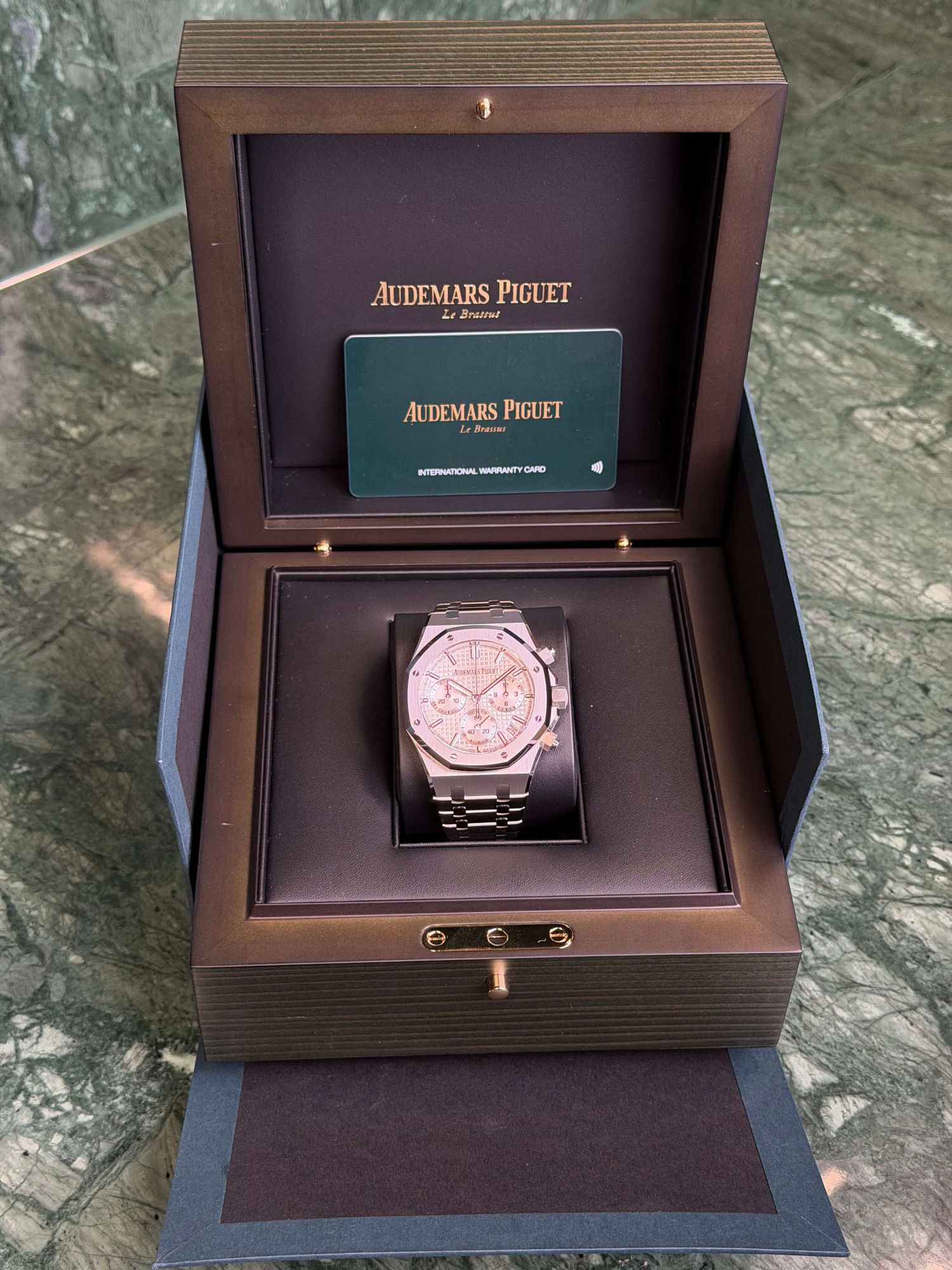 Watchrr - Authentic luxury watch