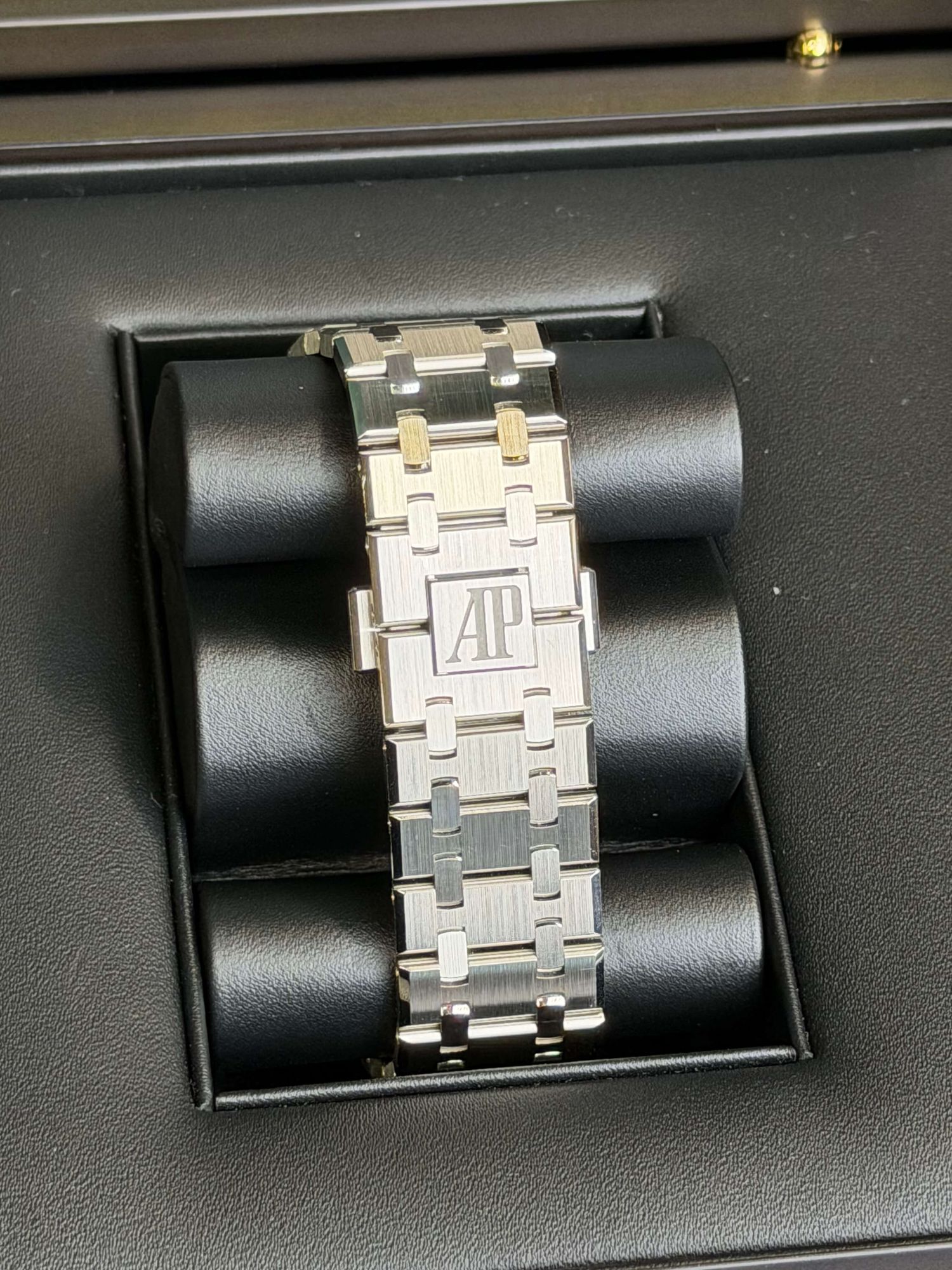 Watchrr - Authentic luxury watch